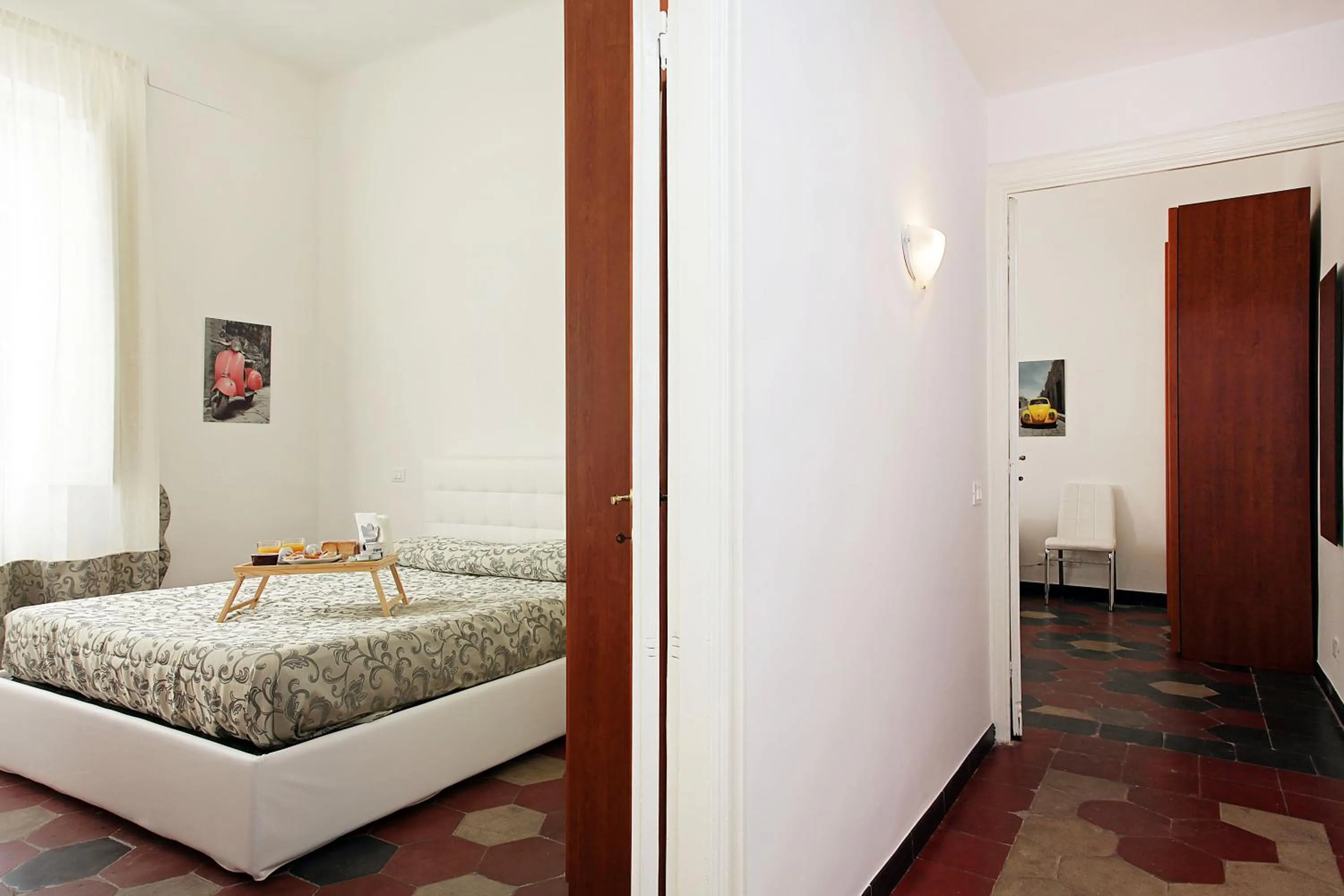 Bedroom, Bed in Angels In Rome