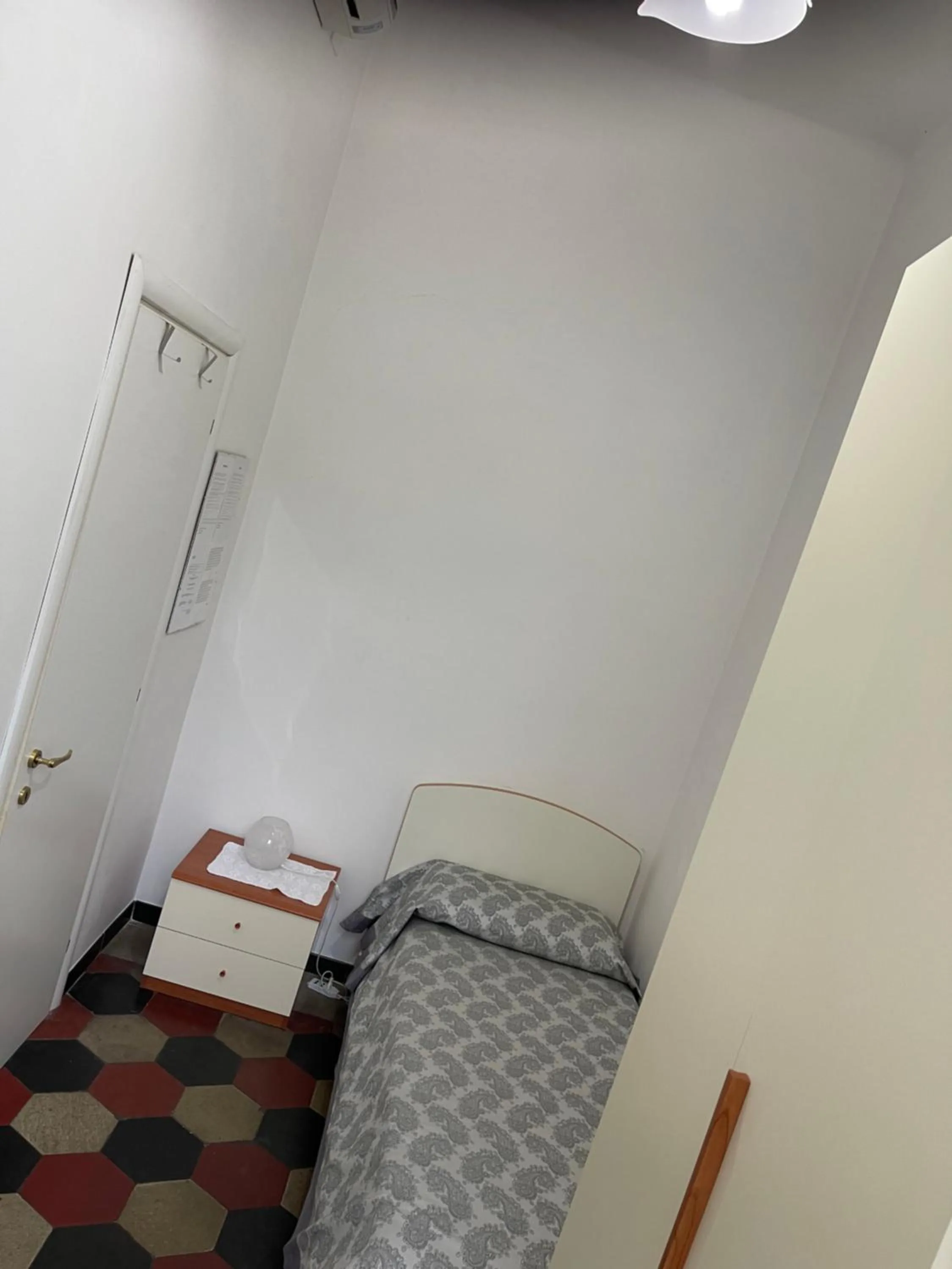 Bedroom, Bed in Angels In Rome