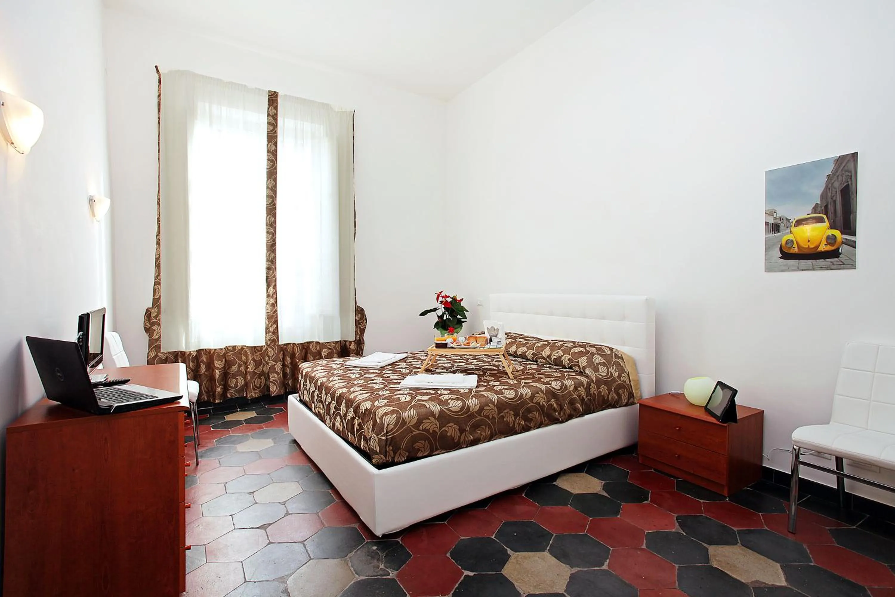 Bedroom, Bed in Angels In Rome