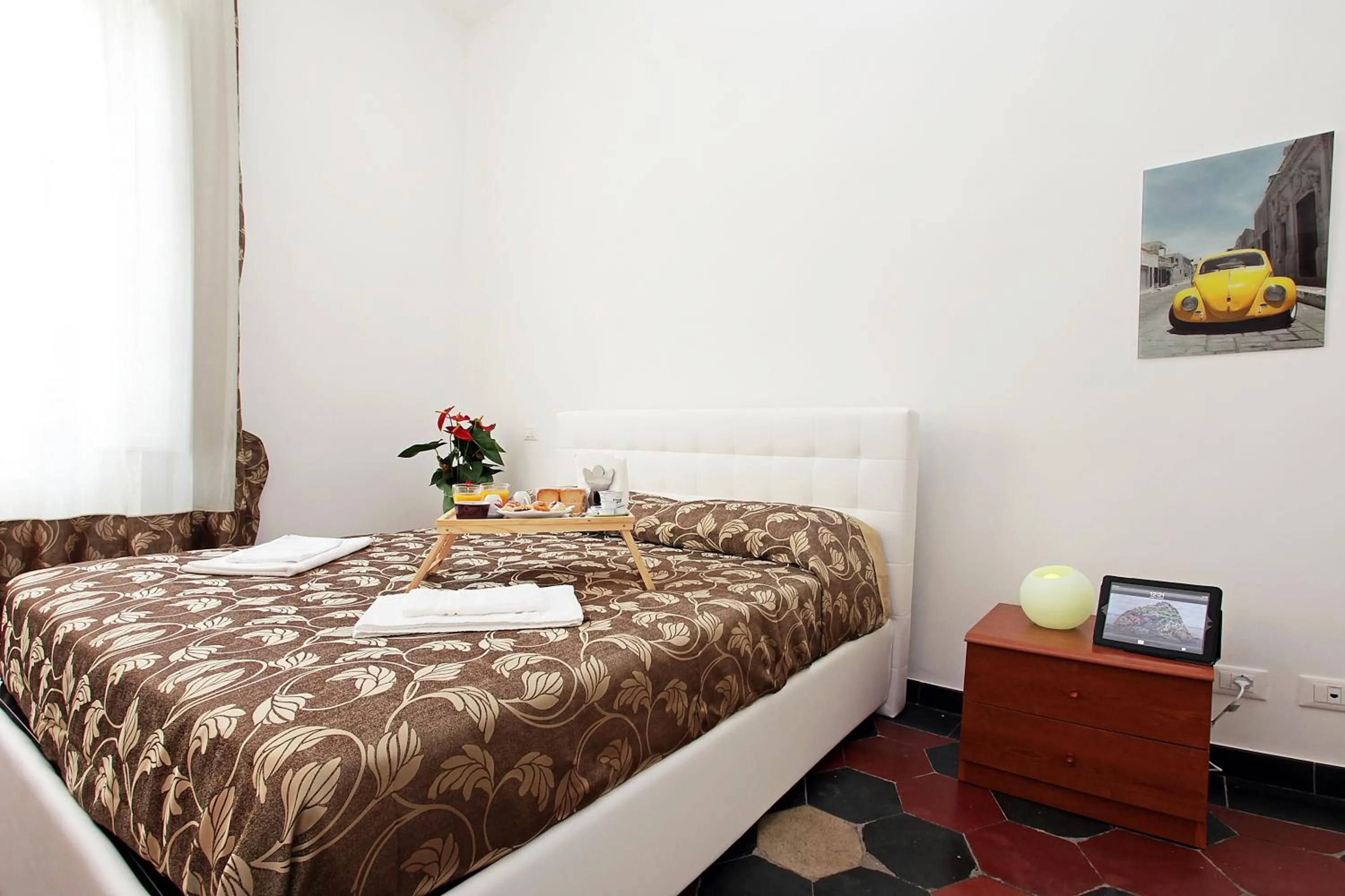 Bedroom, Bed in Angels In Rome
