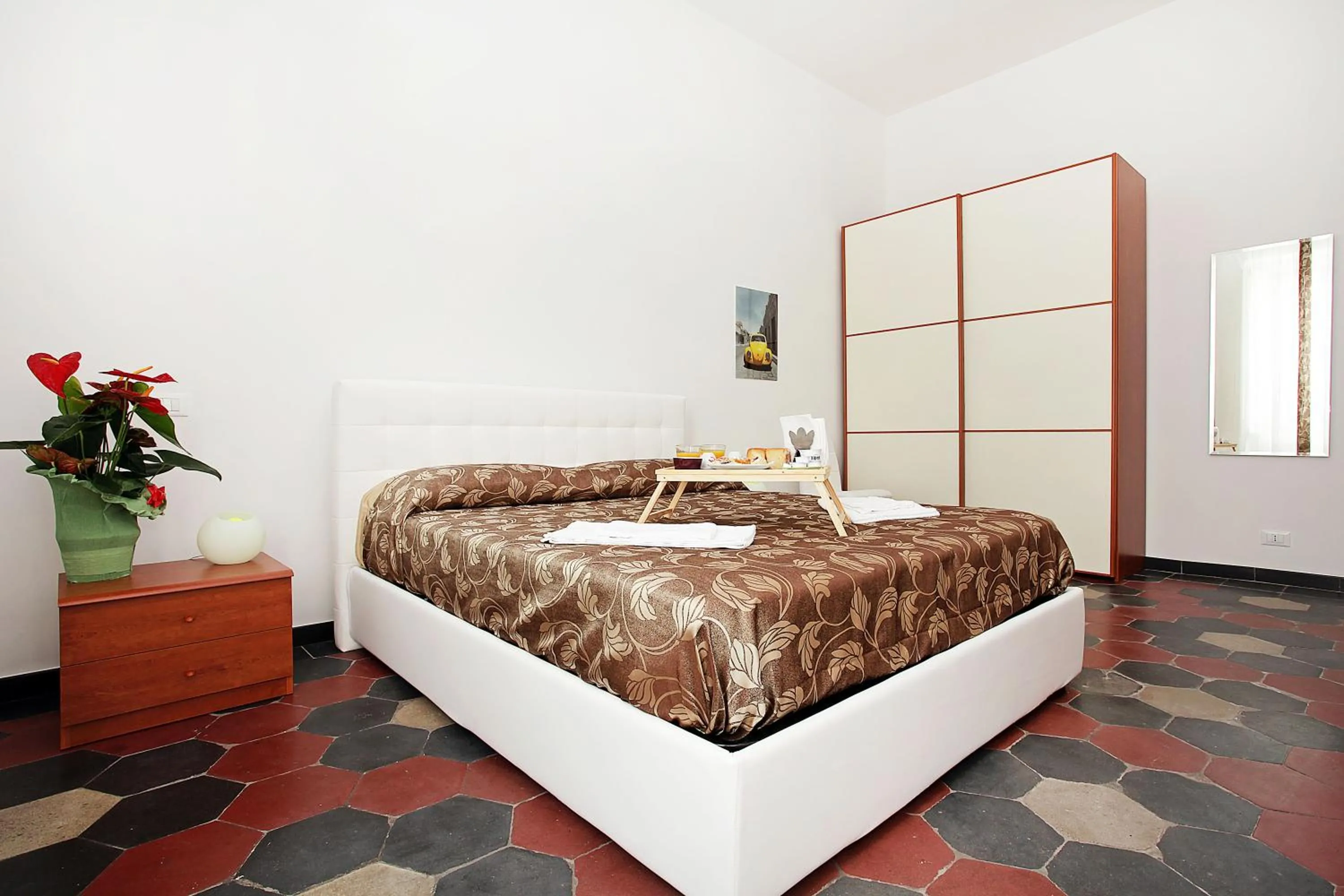 Bedroom, Bed in Angels In Rome