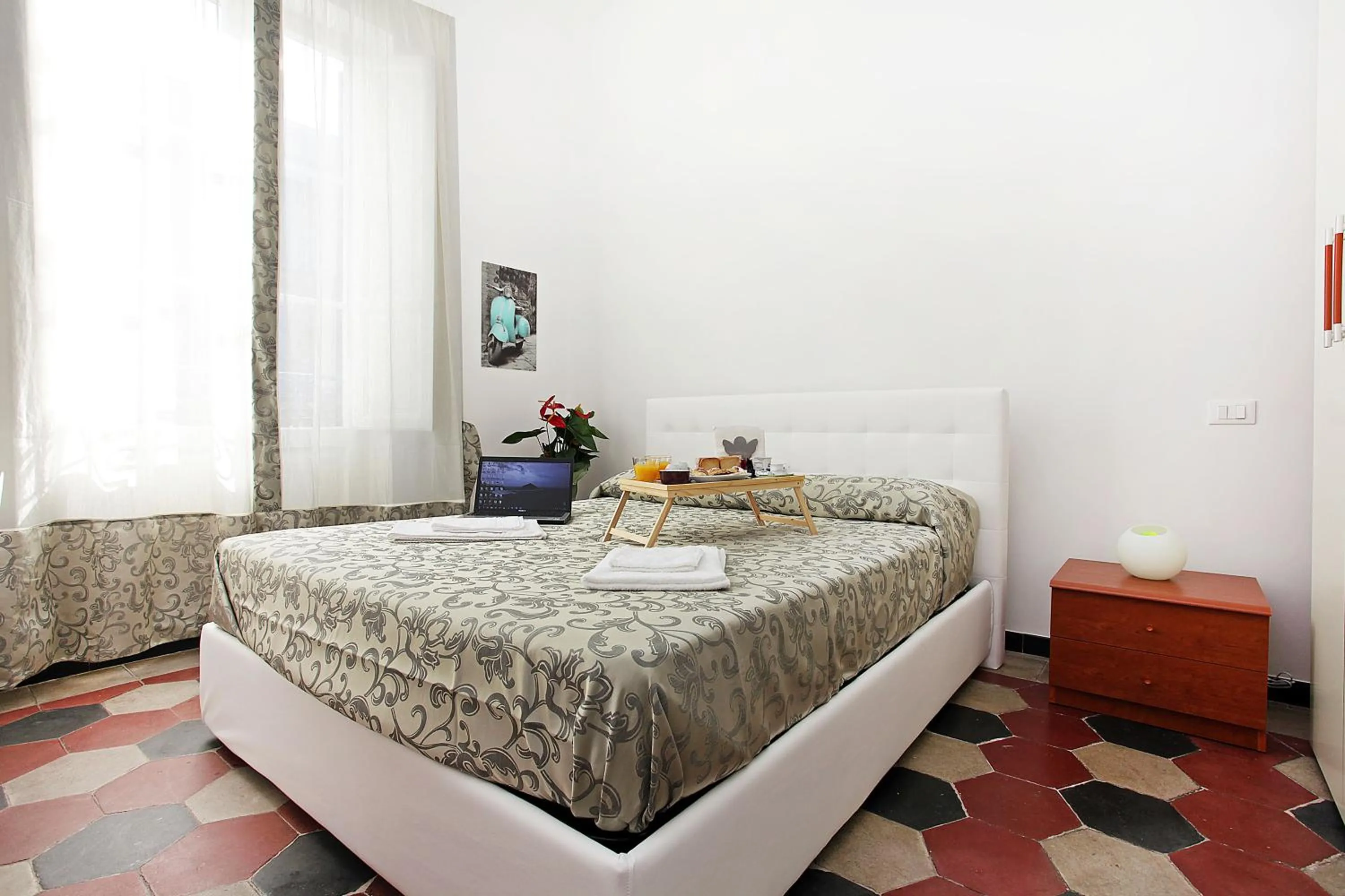 Bedroom, Bed in Angels In Rome