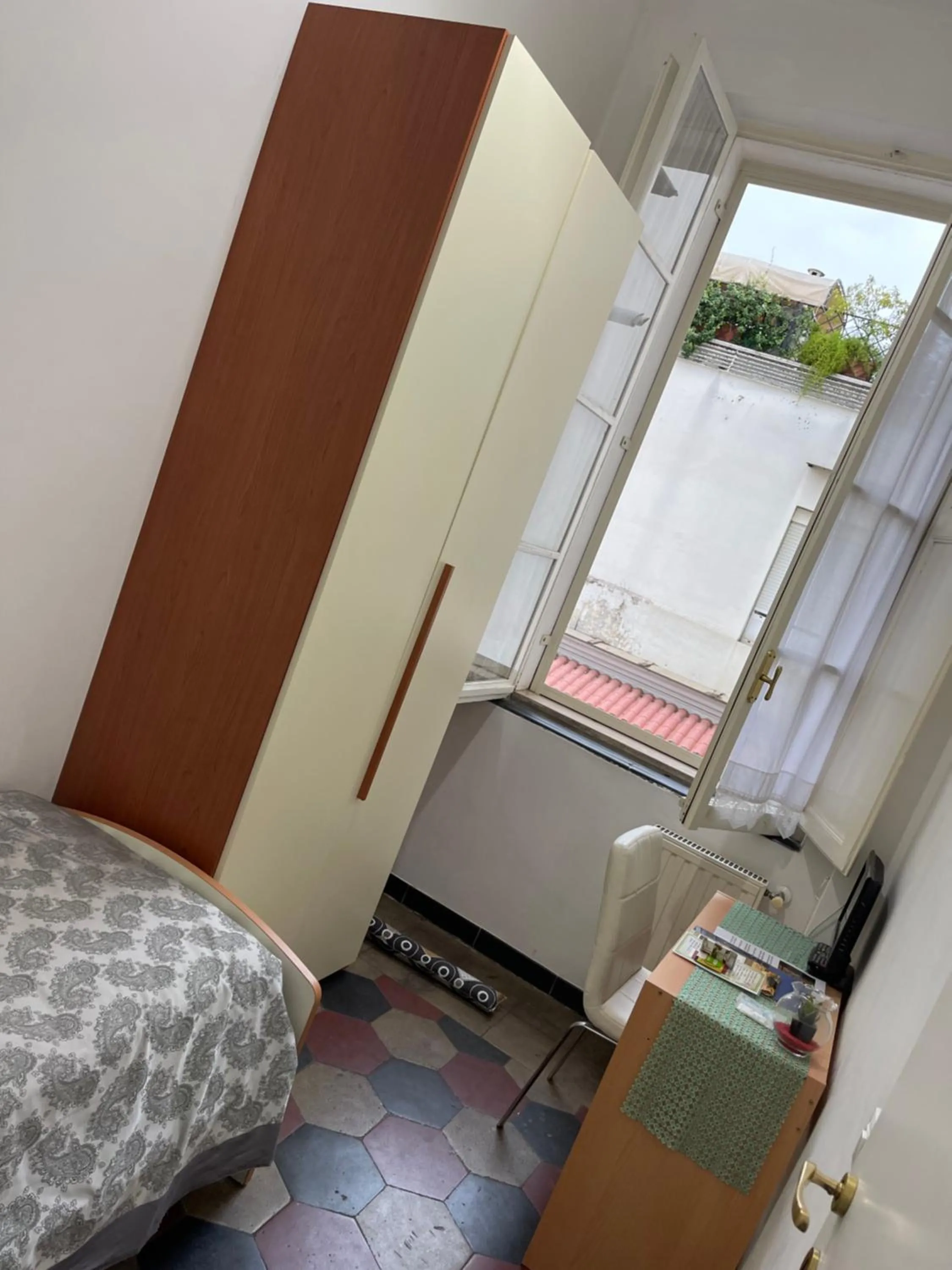 Bedroom, Bed in Angels In Rome