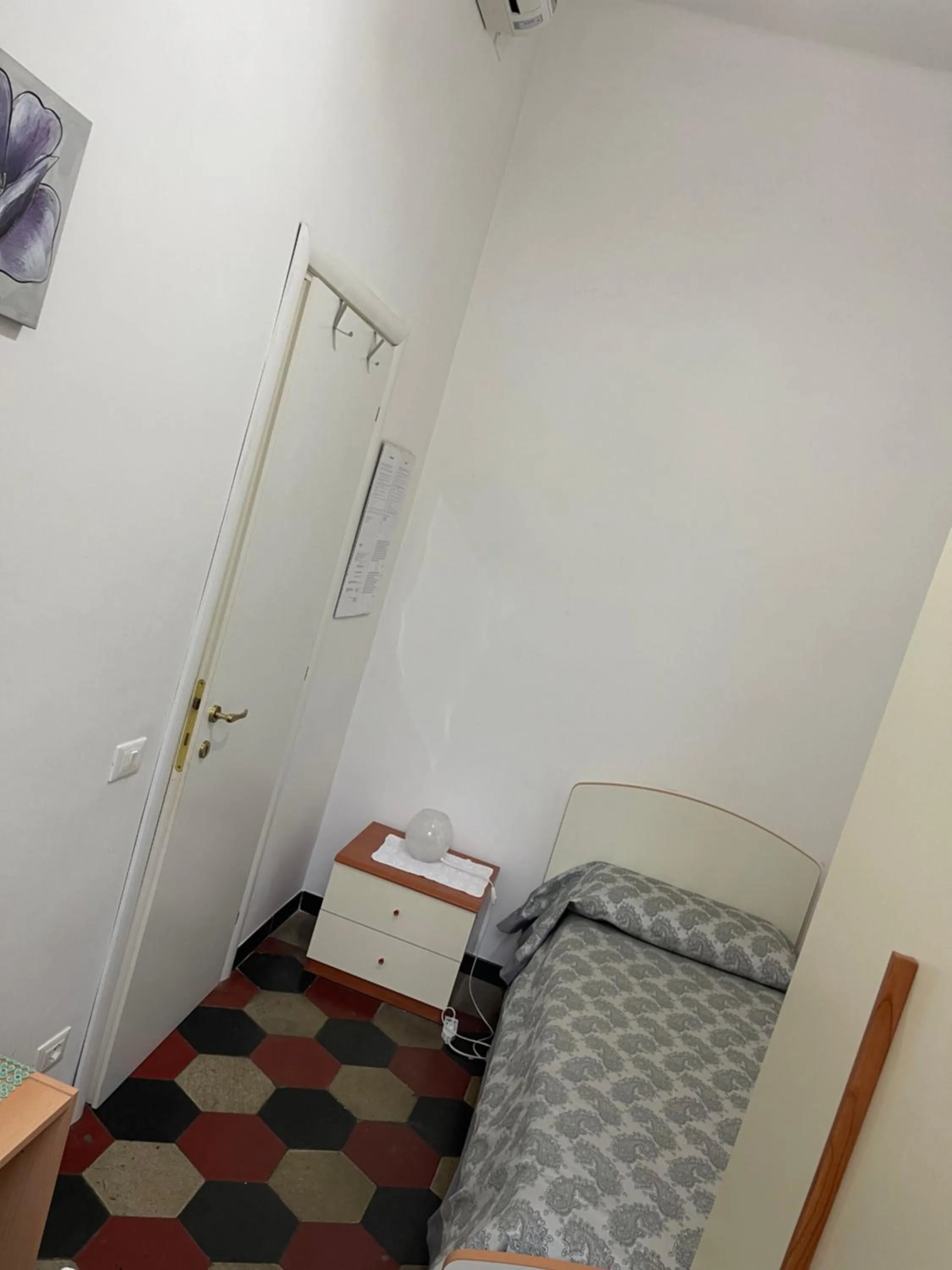 Bedroom, Bed in Angels In Rome
