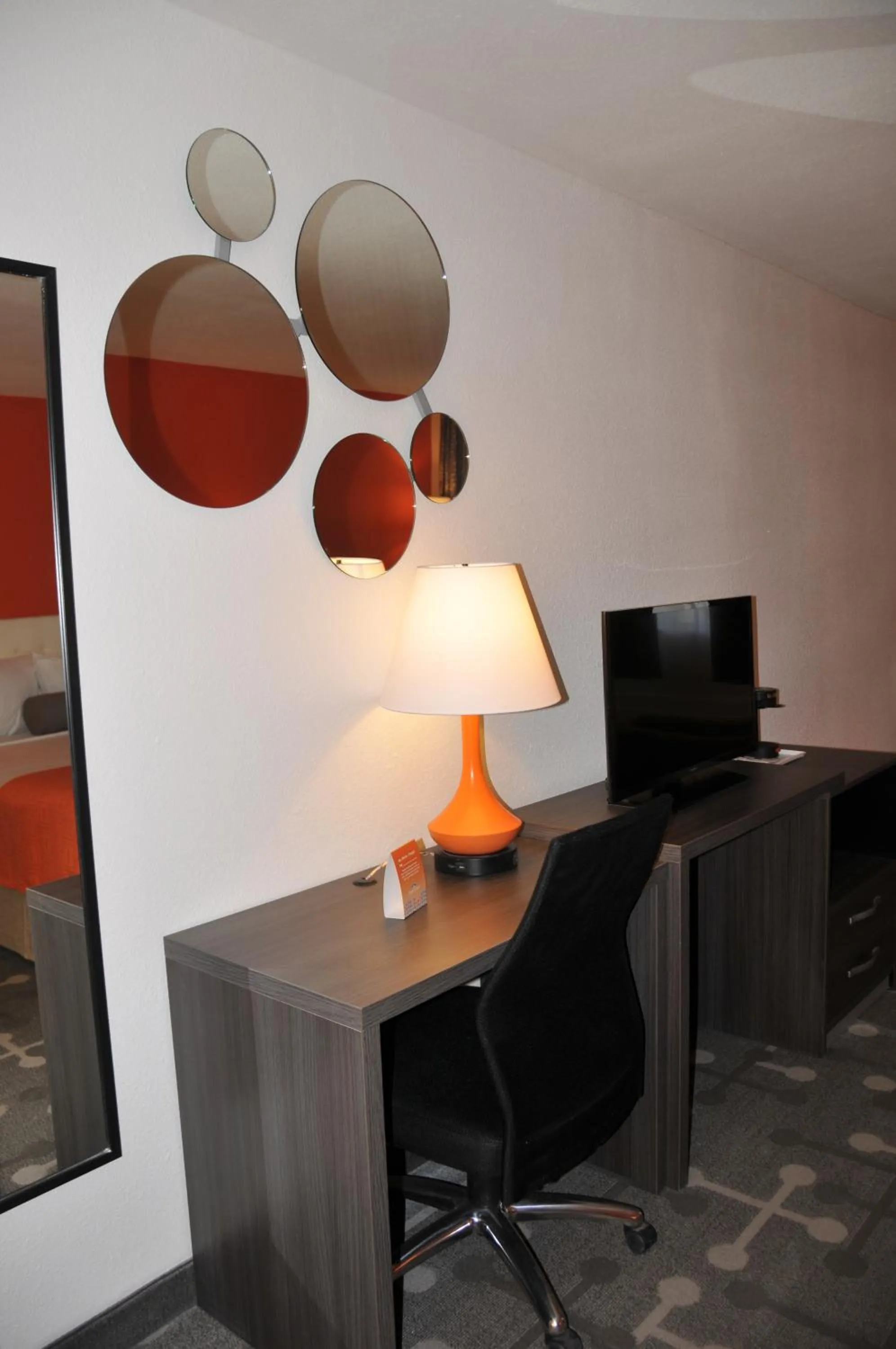 Seating area in Howard Johnson by Wyndham Florence