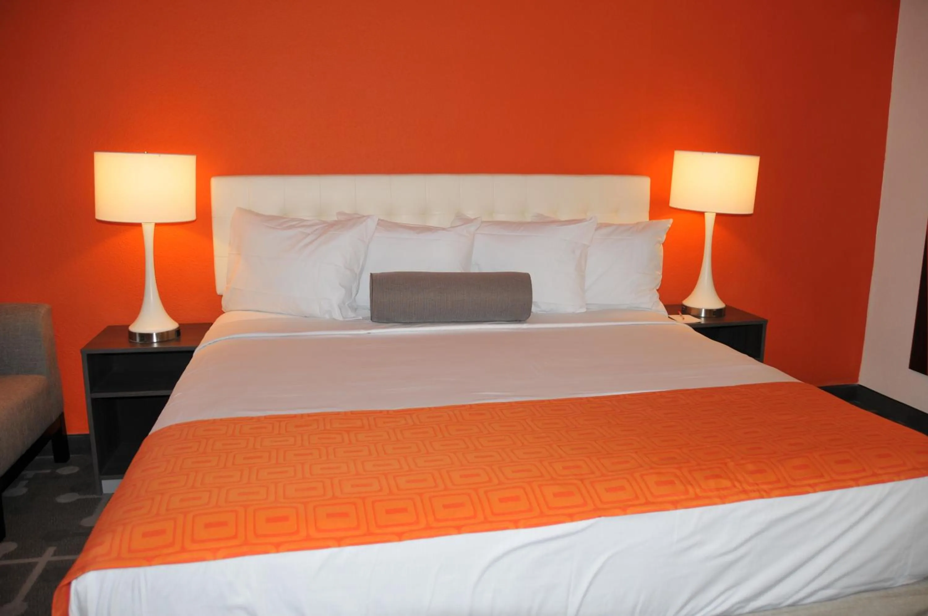 Bedroom, Bed in Howard Johnson by Wyndham Florence