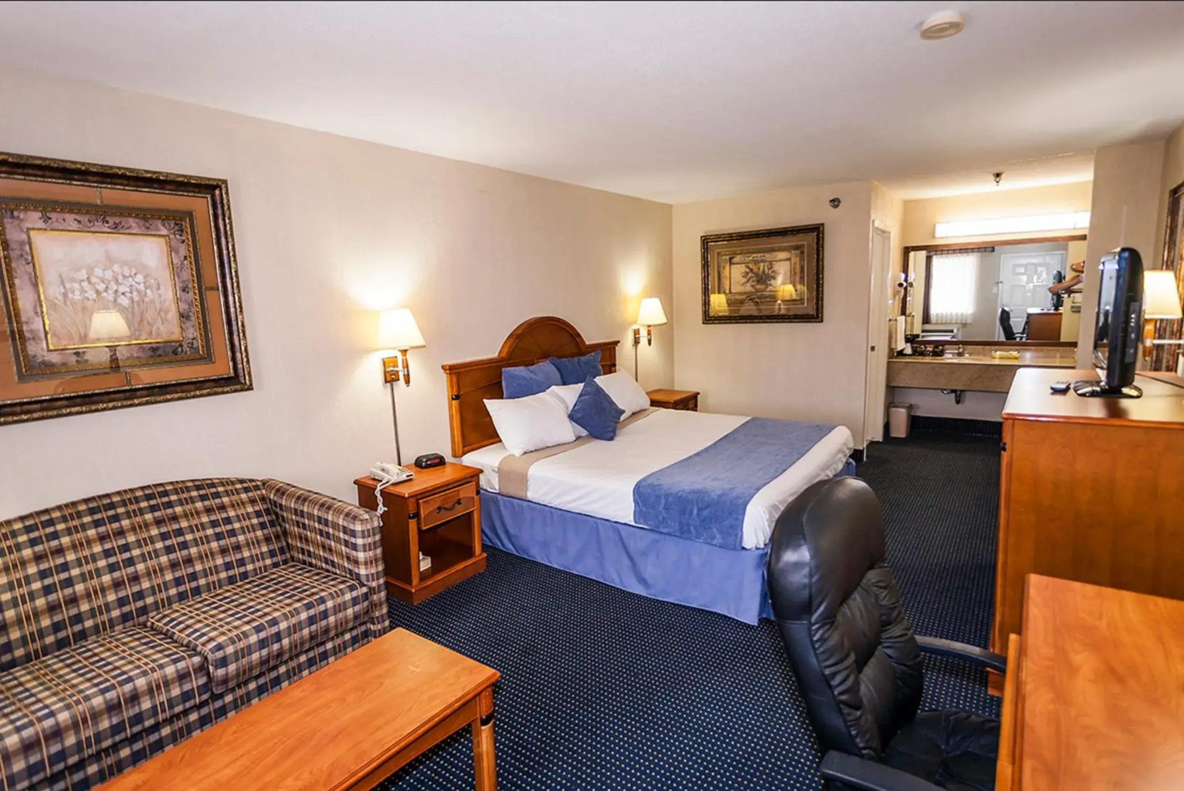 King Suite in Downtowner Inn and Suites - Houston King Suite in Downtowner Inn and Suites - Houston