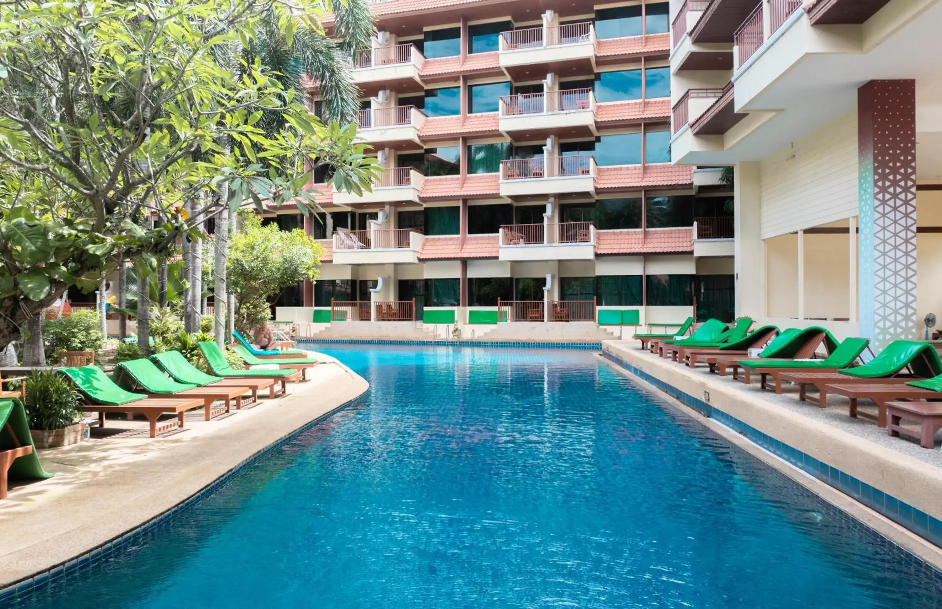 Swimming pool in Baumanburi Hotel Patong Swimming pool in Baumanburi Hotel Patong