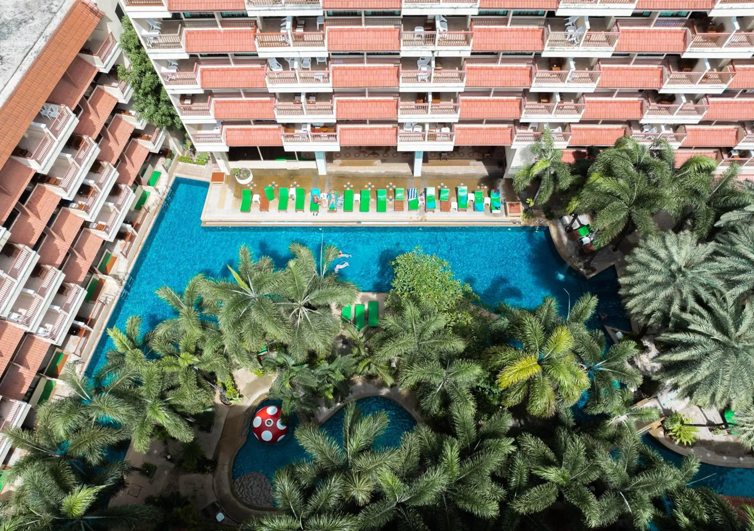 Swimming pool in Baumanburi Hotel Patong Swimming pool in Baumanburi Hotel Patong