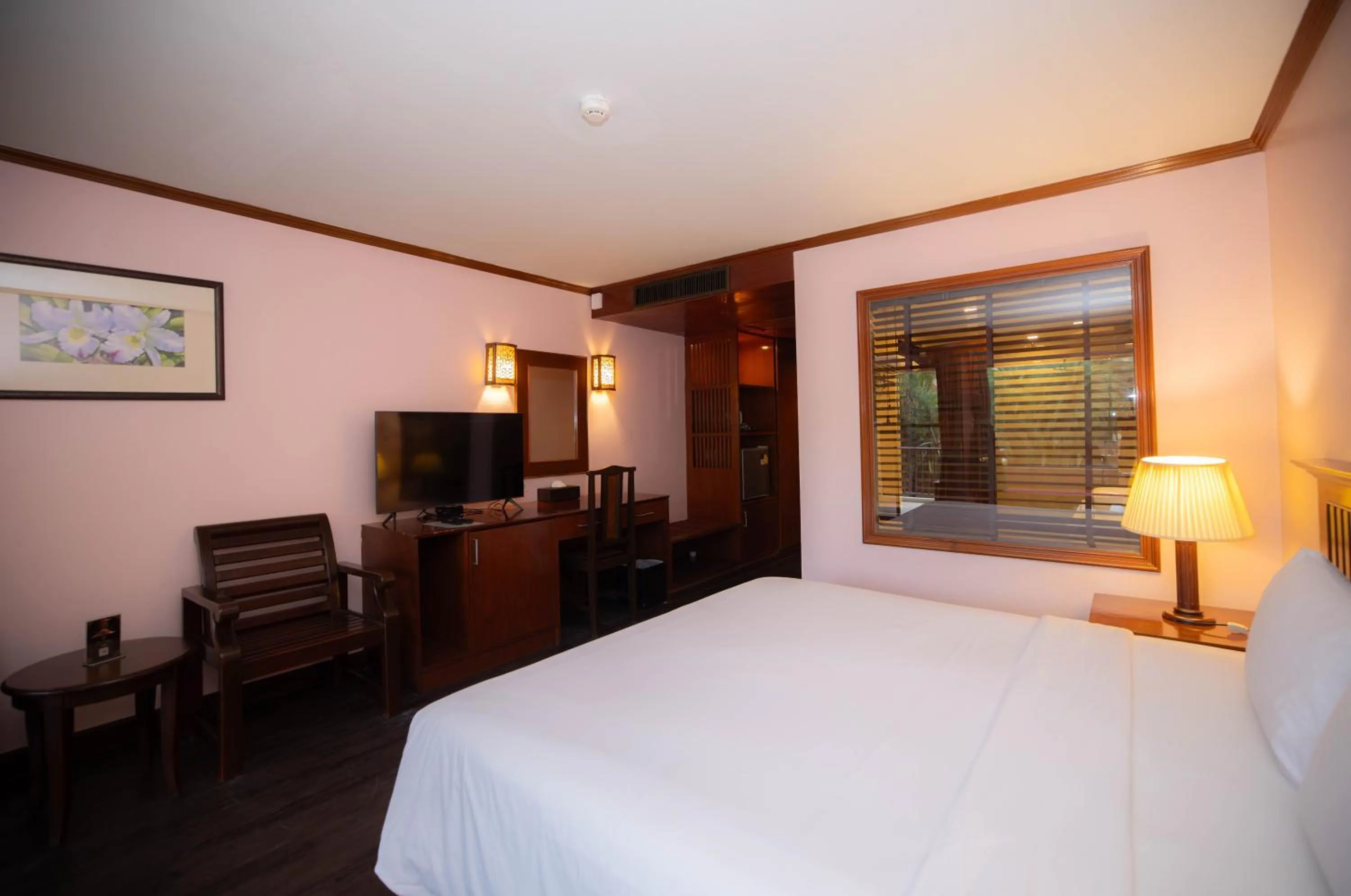 Bed in Baumanburi Hotel Patong