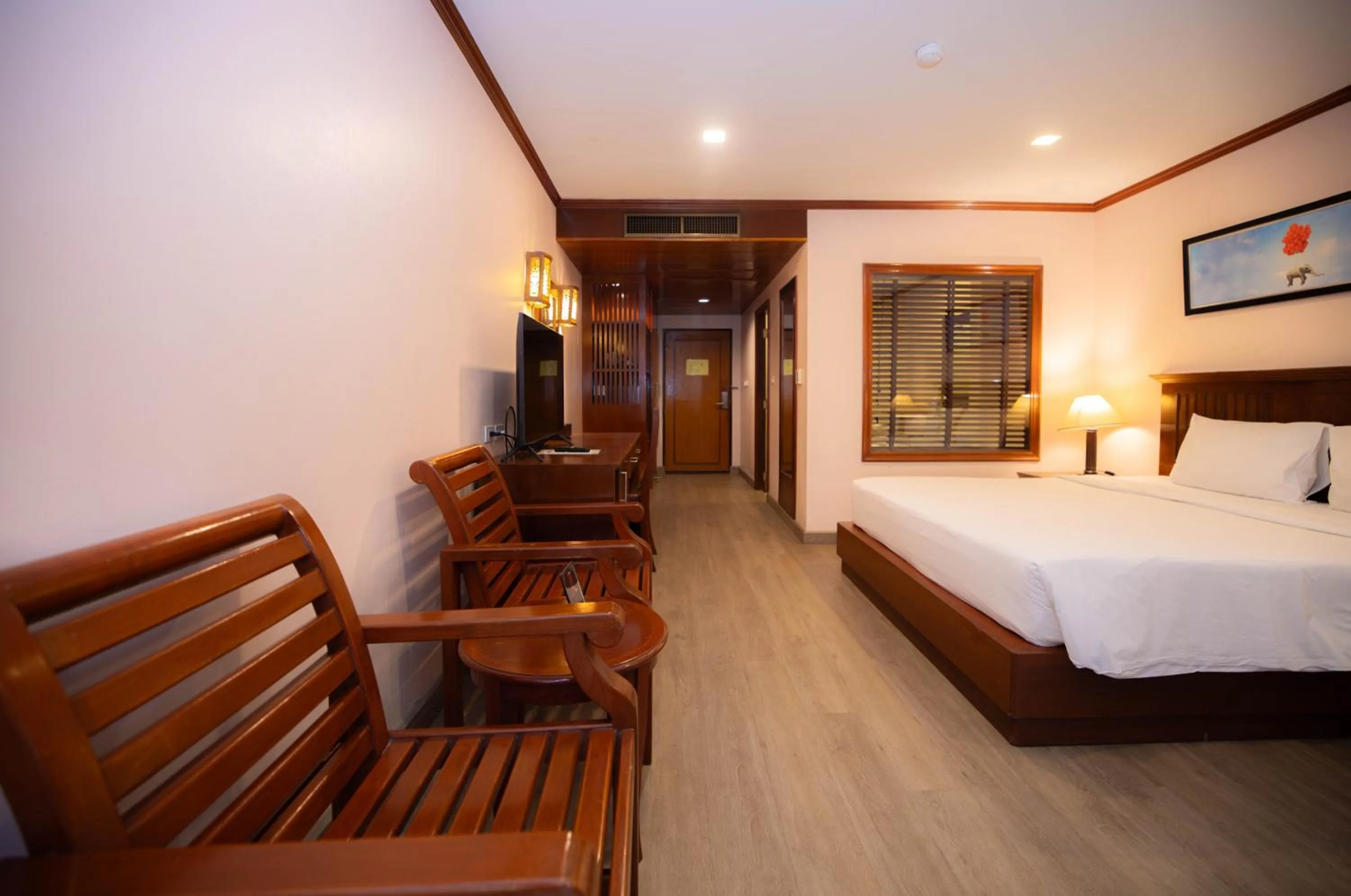 Bed in Baumanburi Hotel Patong