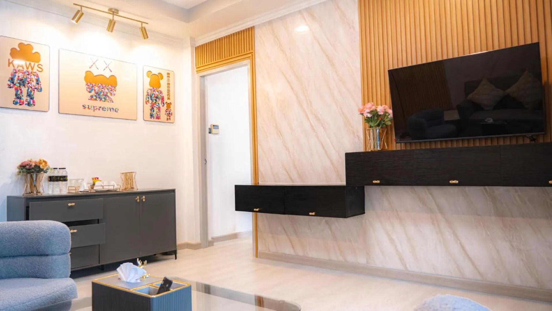 Living room in Baumanburi Hotel Patong