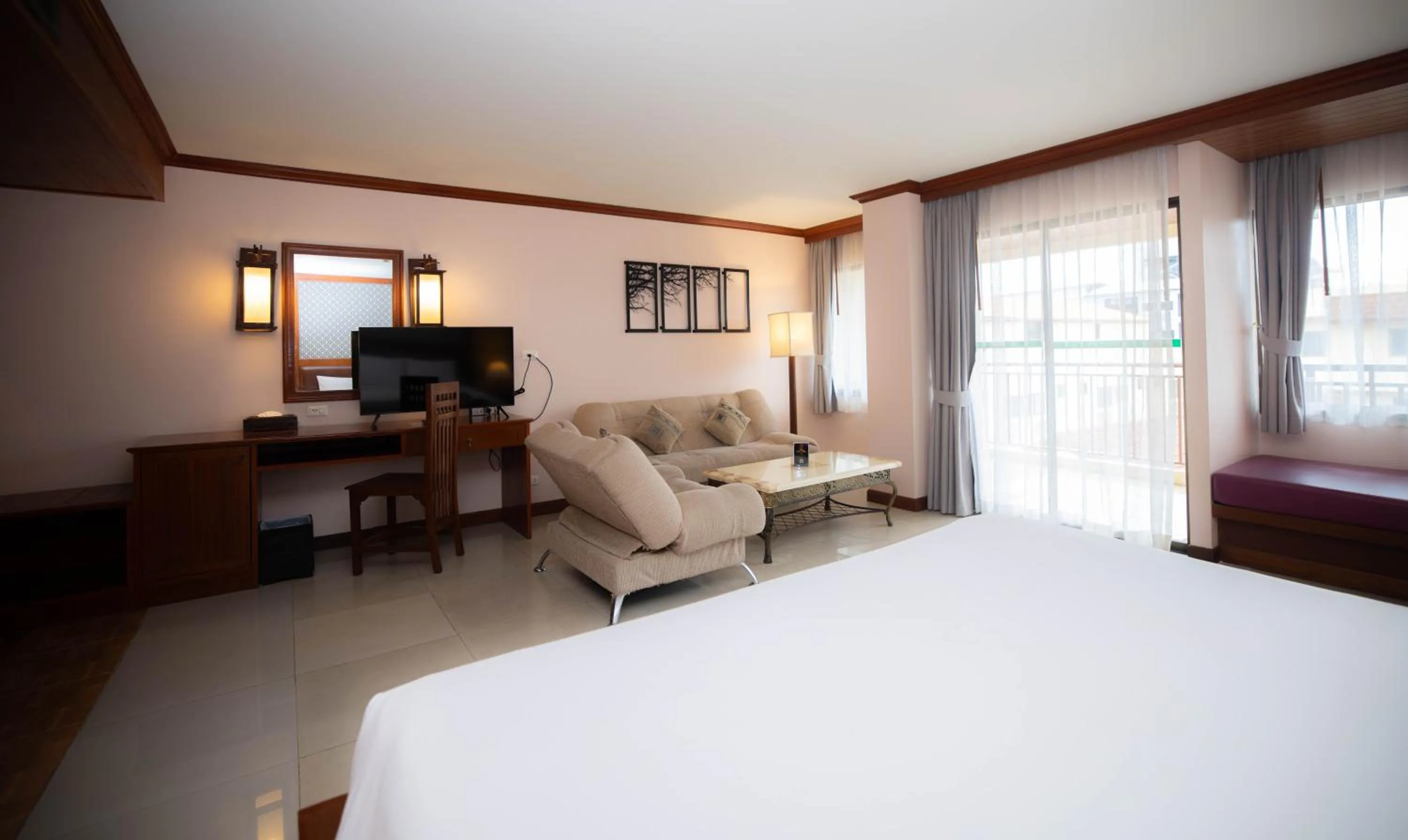 Bed in Baumanburi Hotel Patong