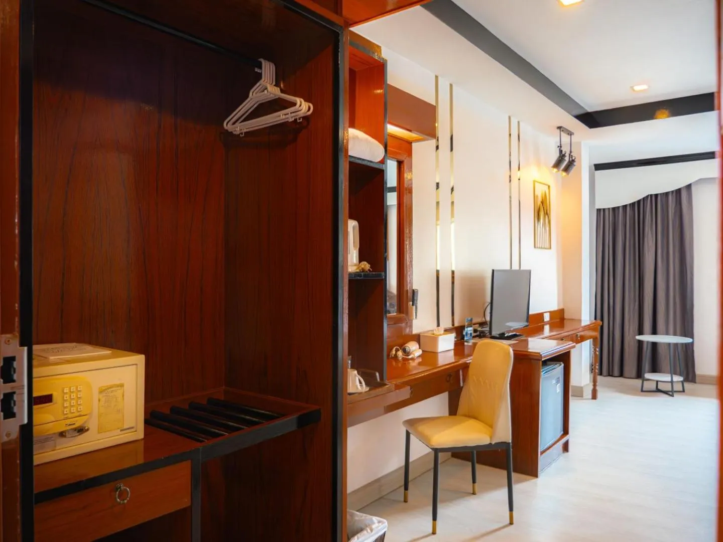 Baumanburi Hotel Patong