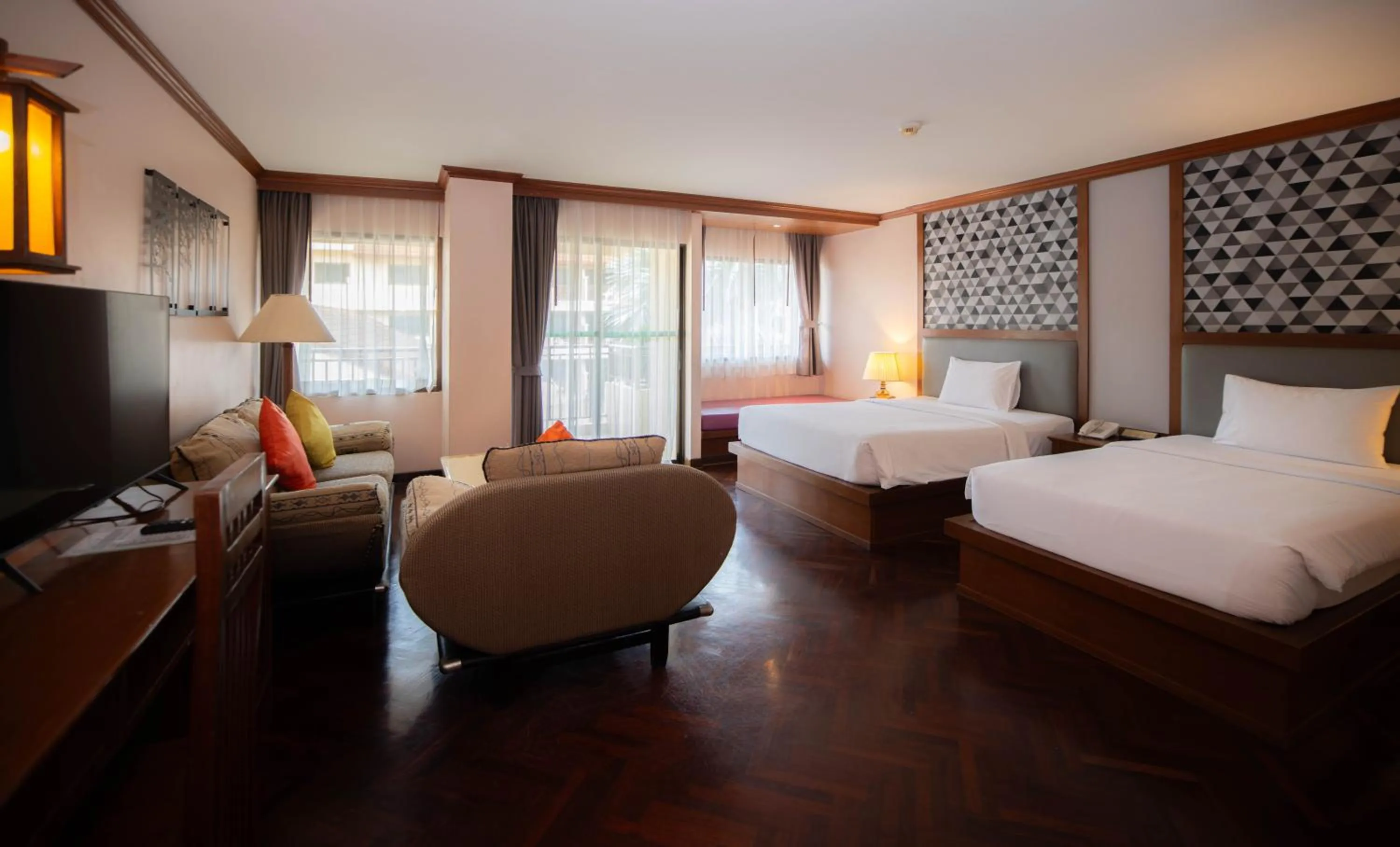 Bed in Baumanburi Hotel Patong