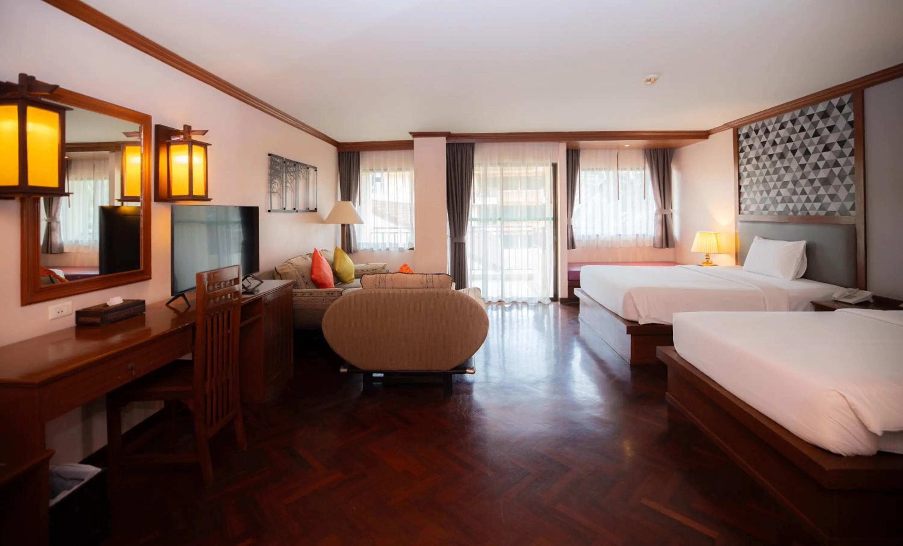 Bed in Baumanburi Hotel Patong