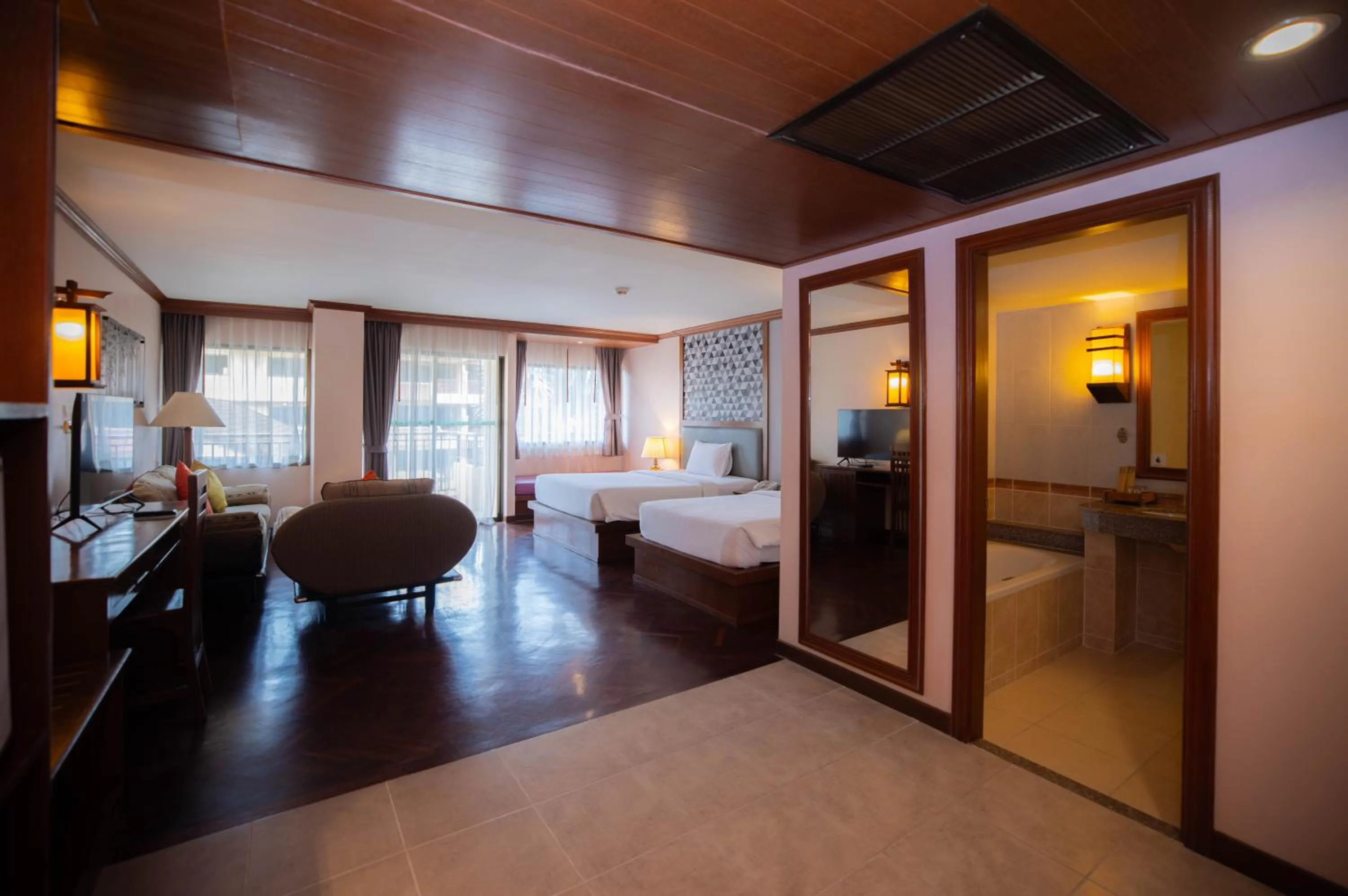 Bed in Baumanburi Hotel Patong