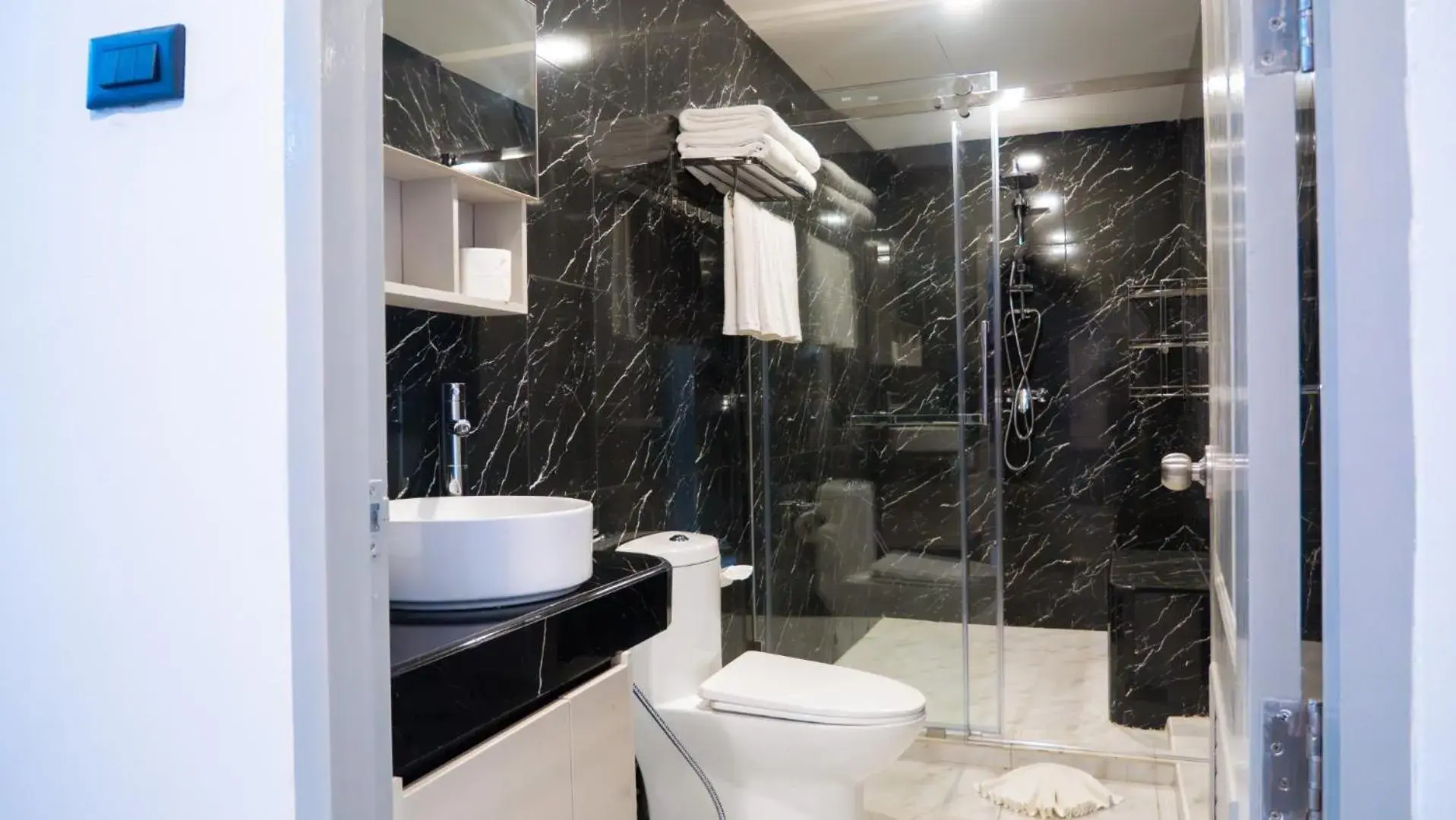 Bathroom in Baumanburi Hotel Patong Bathroom in Baumanburi Hotel Patong