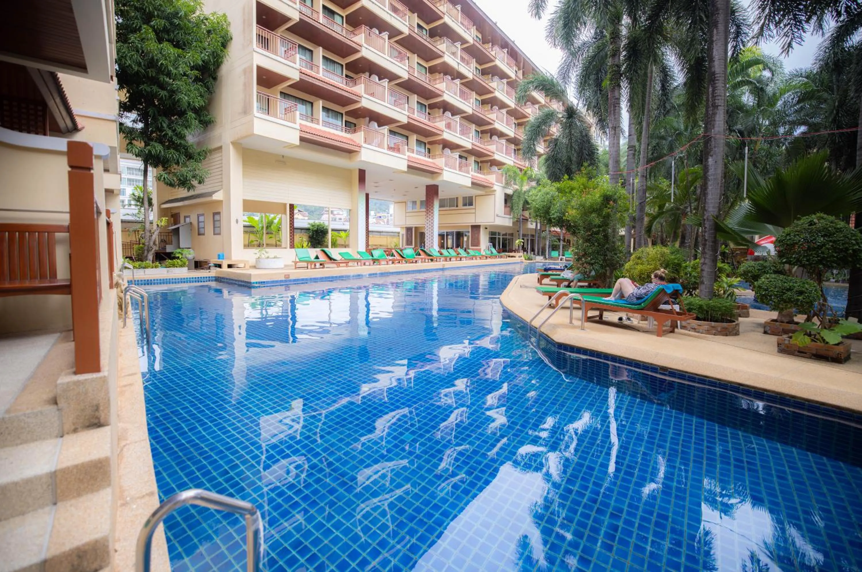 Baumanburi Hotel Patong