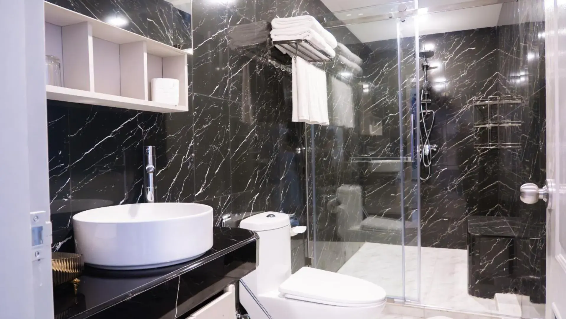 Bathroom in Baumanburi Hotel Patong Bathroom in Baumanburi Hotel Patong