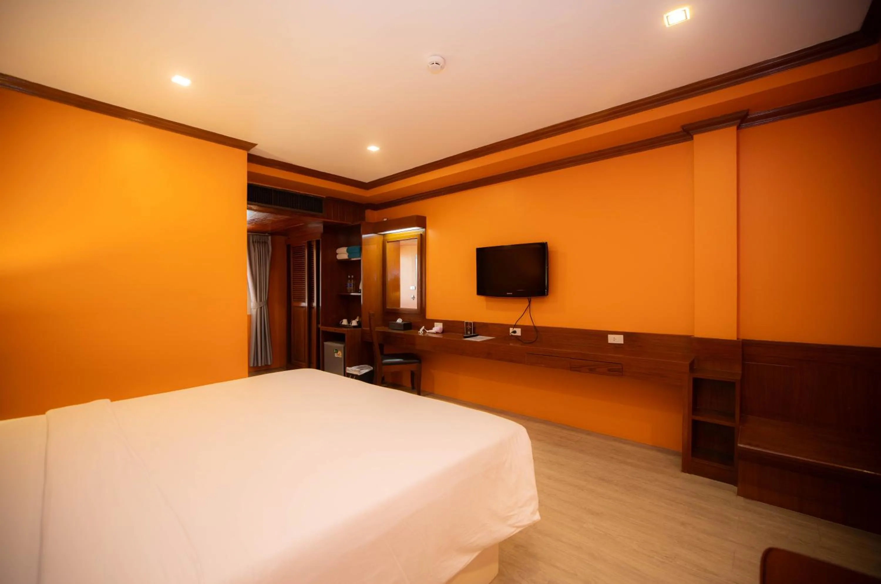 Bed in Baumanburi Hotel Patong