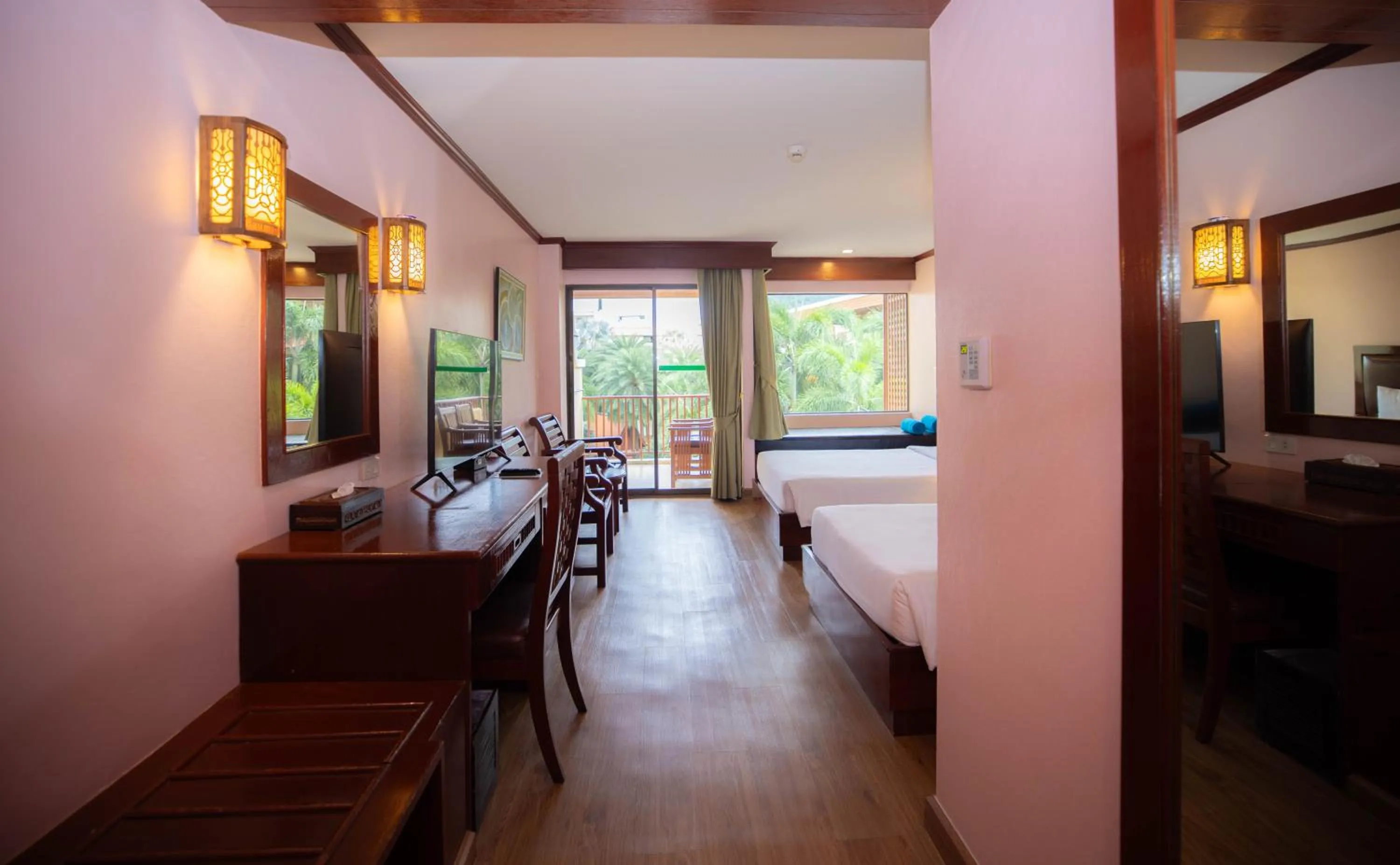 Bed in Baumanburi Hotel Patong