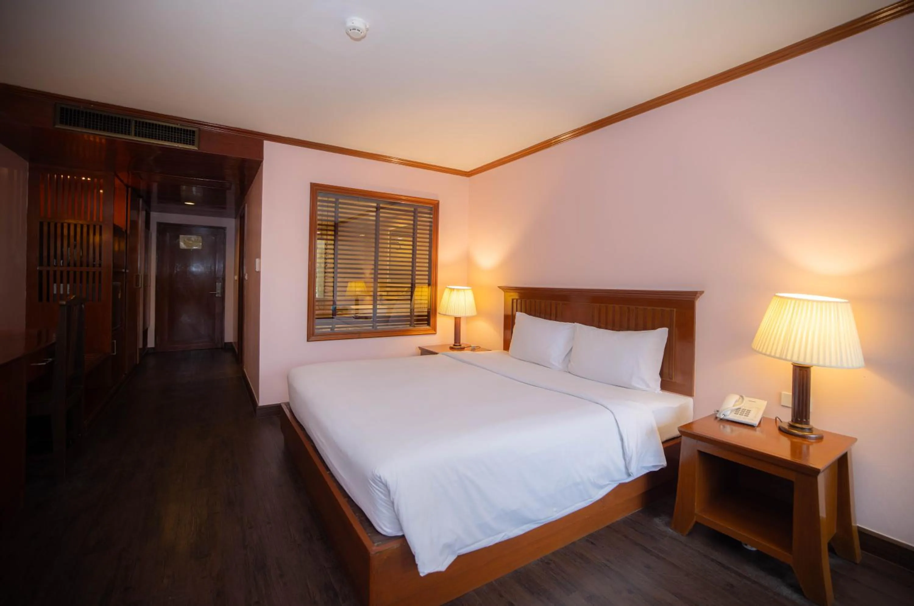 Bed in Baumanburi Hotel Patong