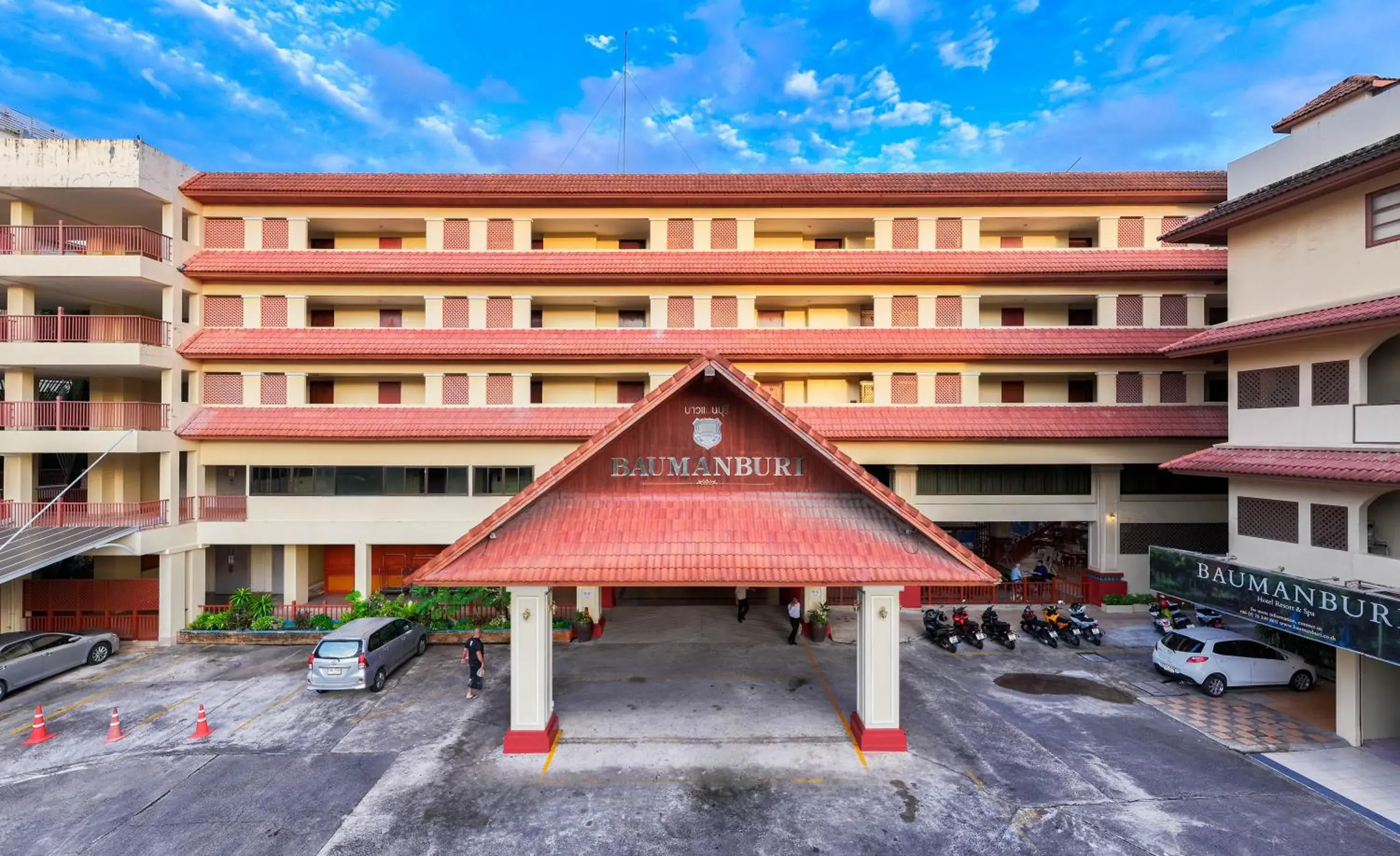 Property building in Baumanburi Hotel Patong Property building in Baumanburi Hotel Patong