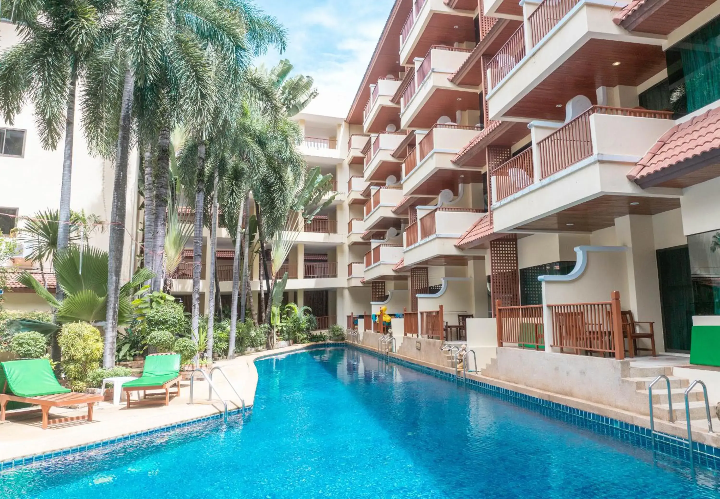 Swimming pool in Baumanburi Hotel Patong Swimming pool in Baumanburi Hotel Patong