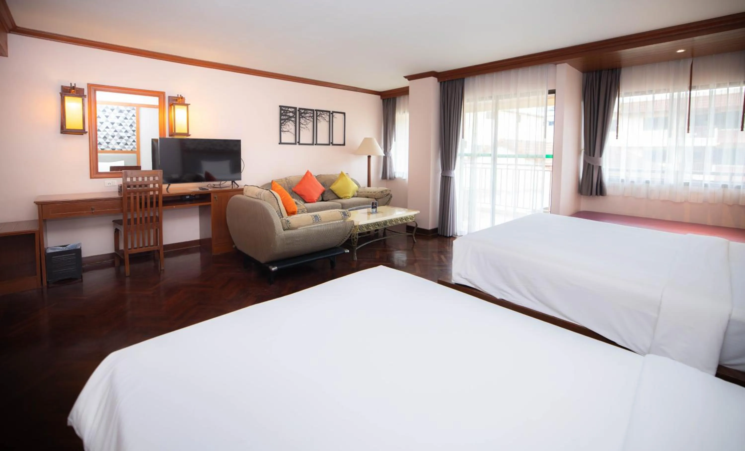 Bed in Baumanburi Hotel Patong