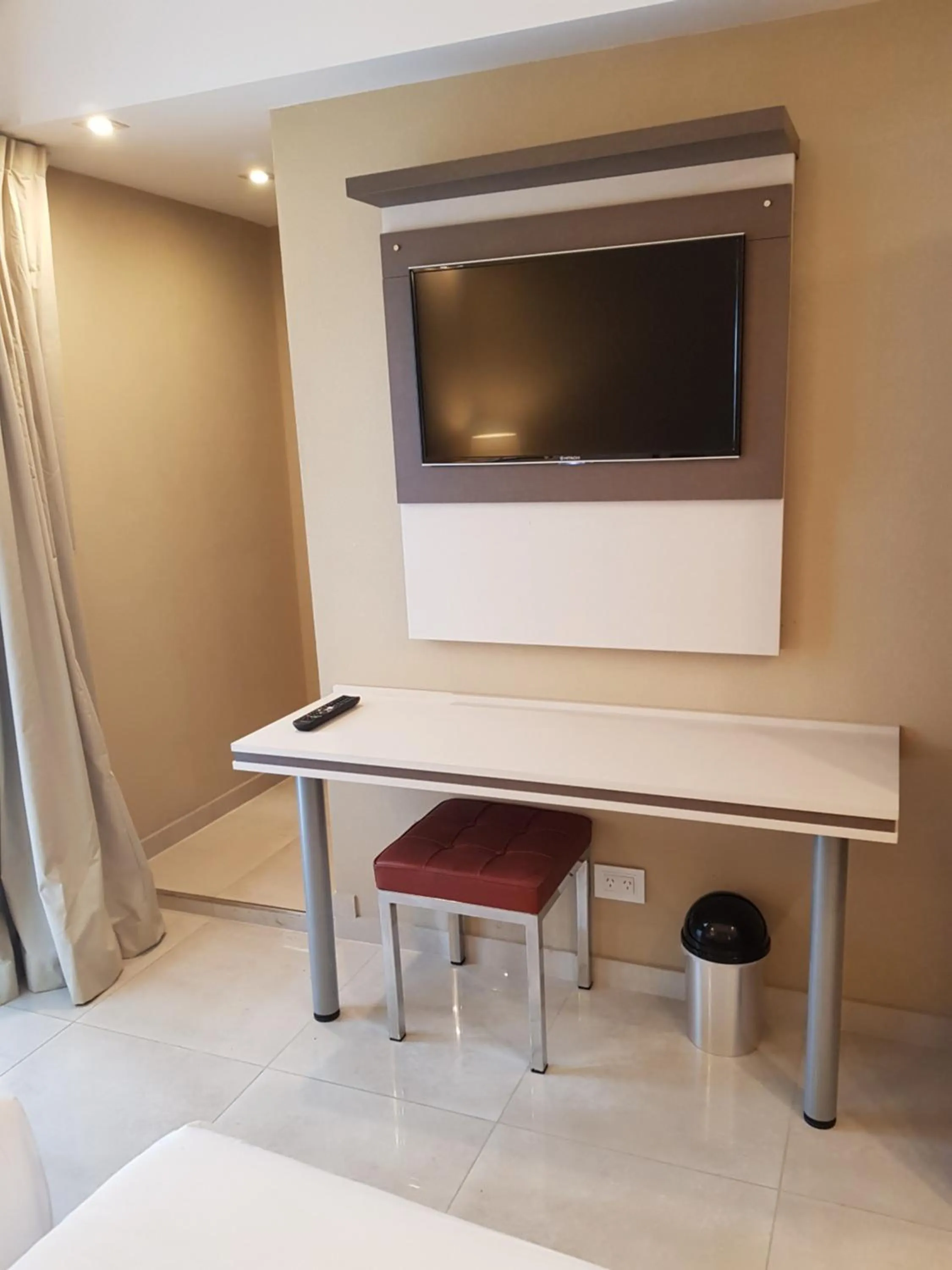 Photo of the whole room in Up Recoleta Hotel