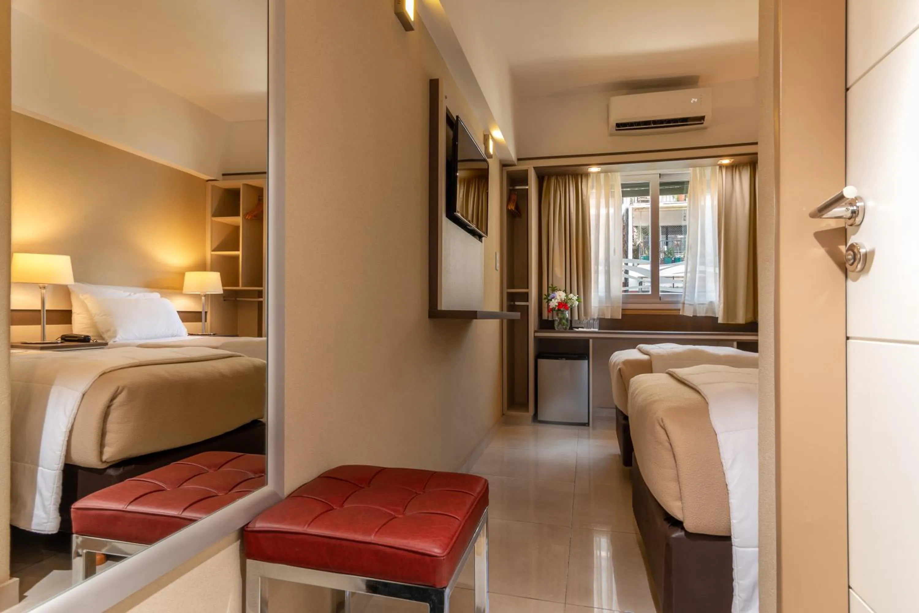 Photo of the whole room, Bed in Up Recoleta Hotel