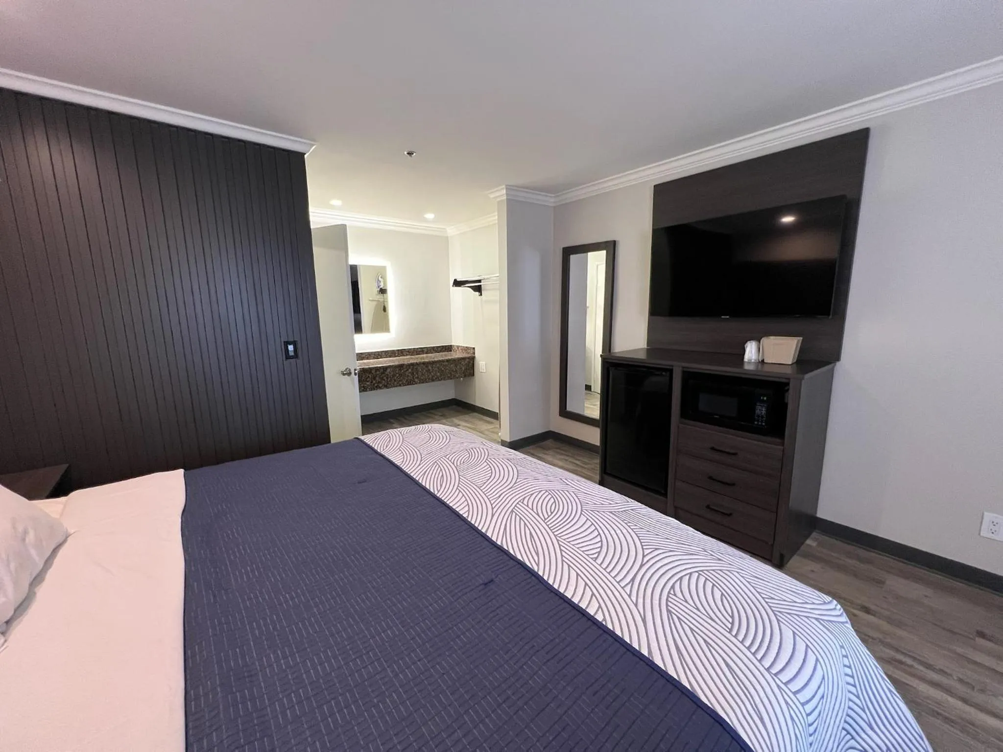 Bed in Cloud 9 Inn LAX