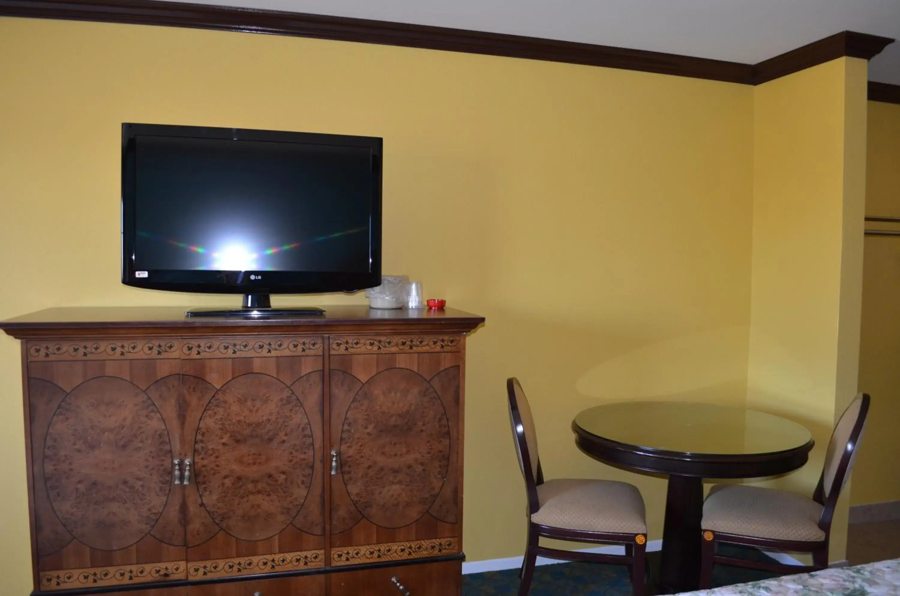 TV and multimedia, TV/Entertainment Center in Cloud 9 Inn LAX