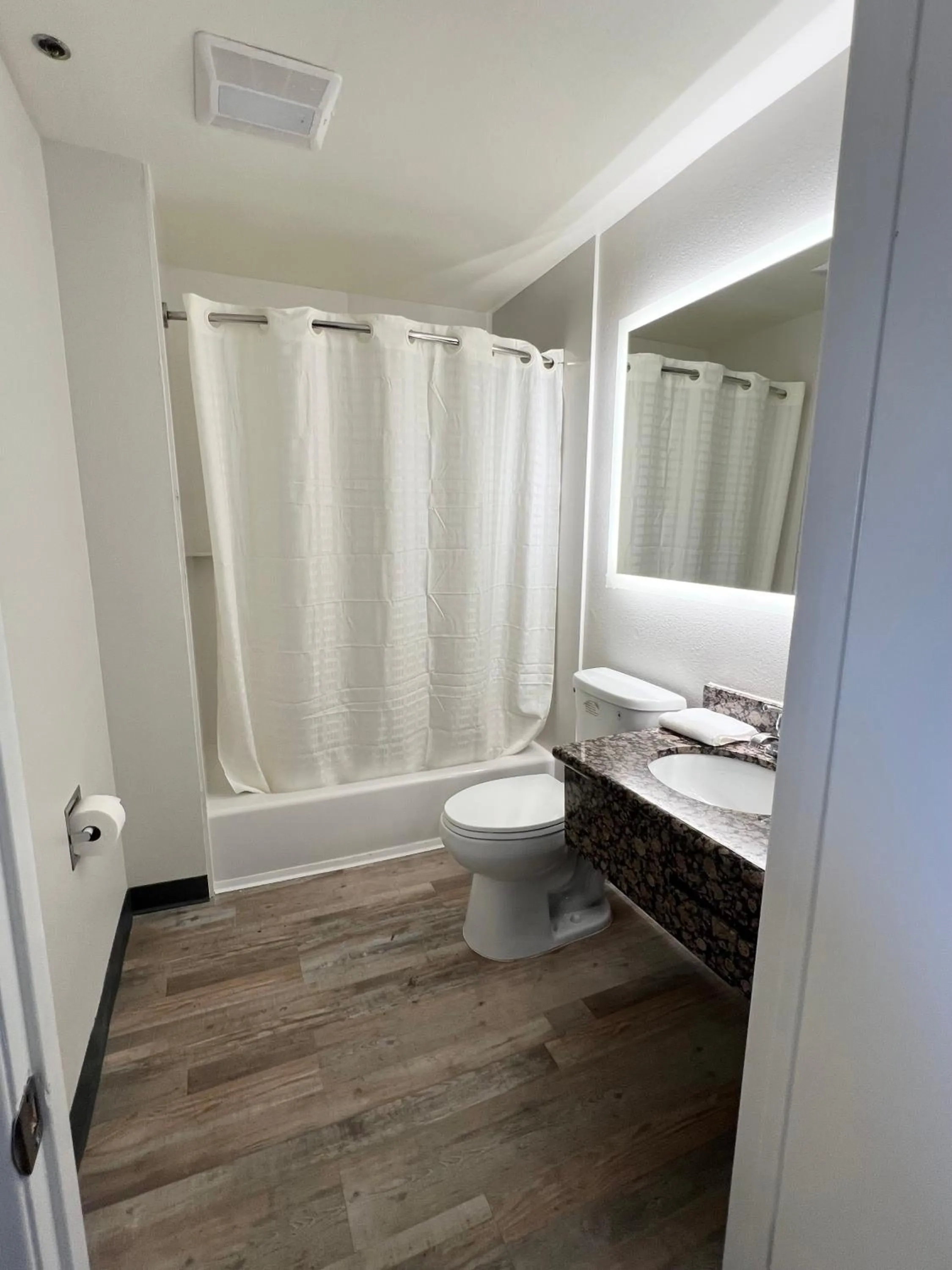 Shower in Cloud 9 Inn LAX