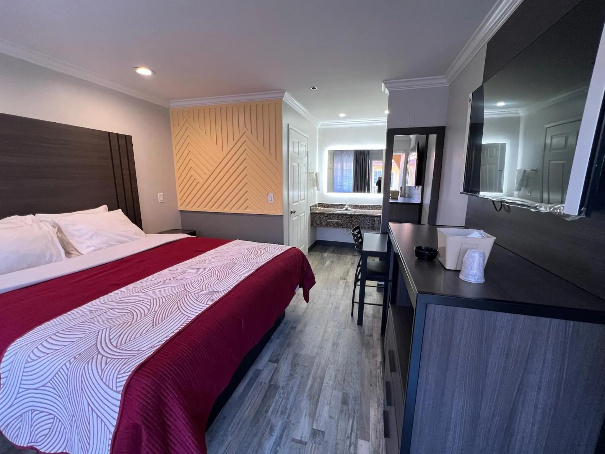 Bed in Cloud 9 Inn LAX