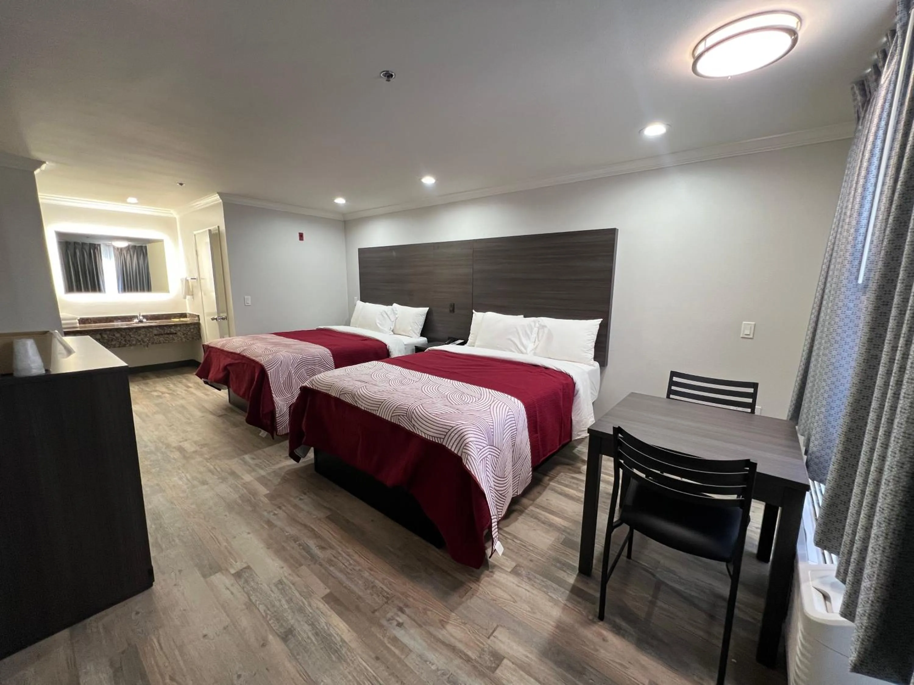 Photo of the whole room, Bed in Cloud 9 Inn LAX