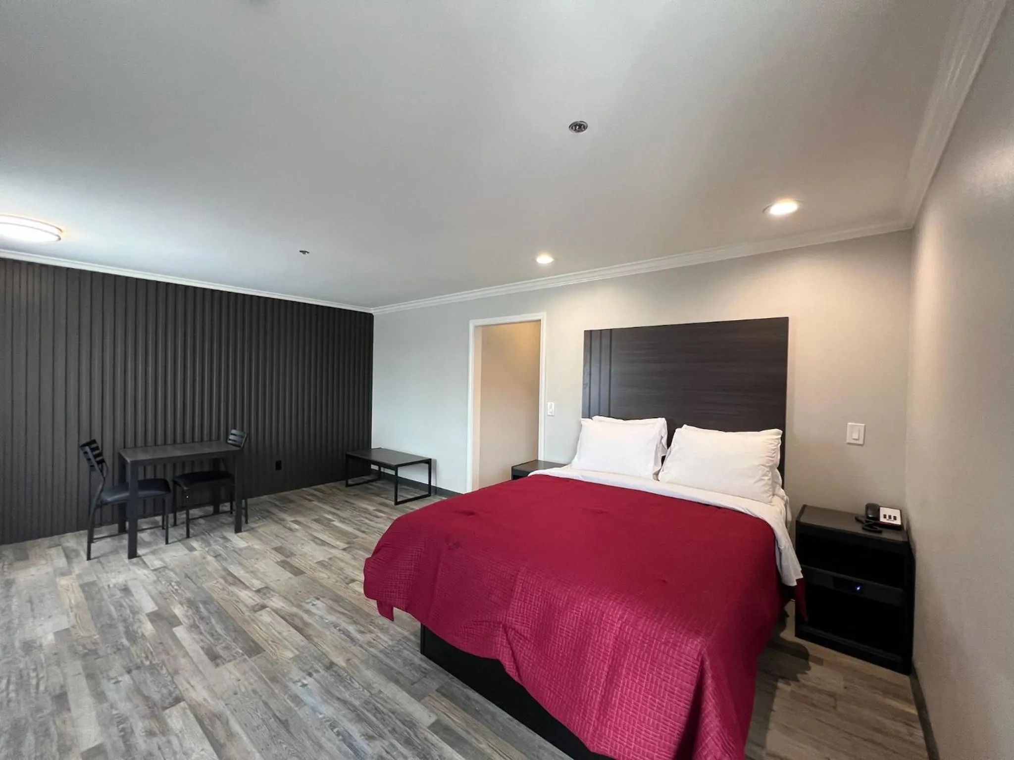 Living room, Bed in Cloud 9 Inn LAX