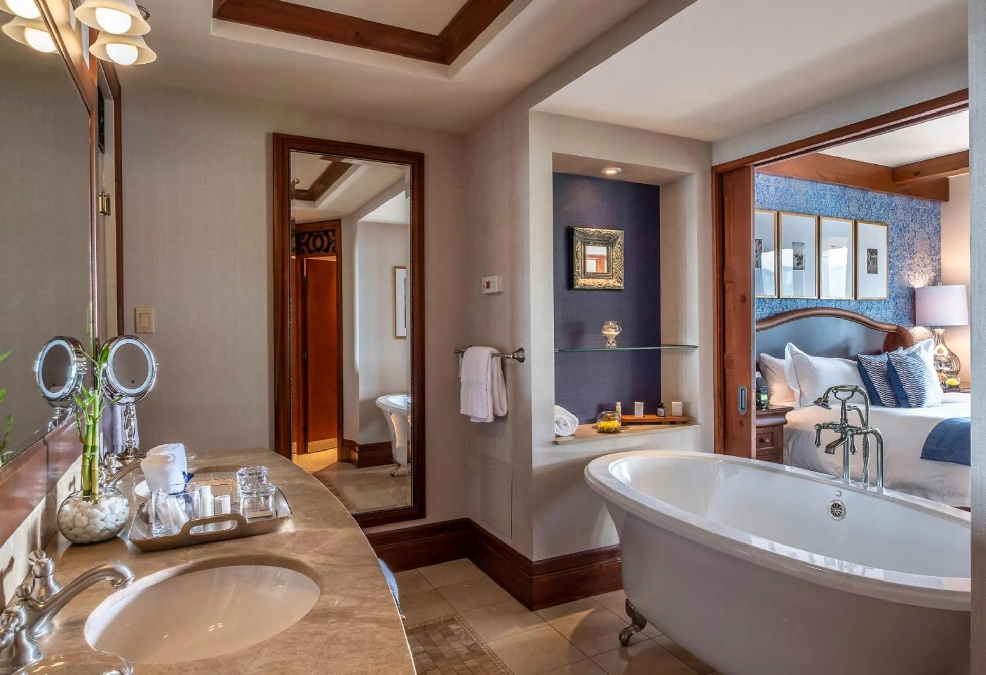 Bathroom, Bed in Hotel Quintessence