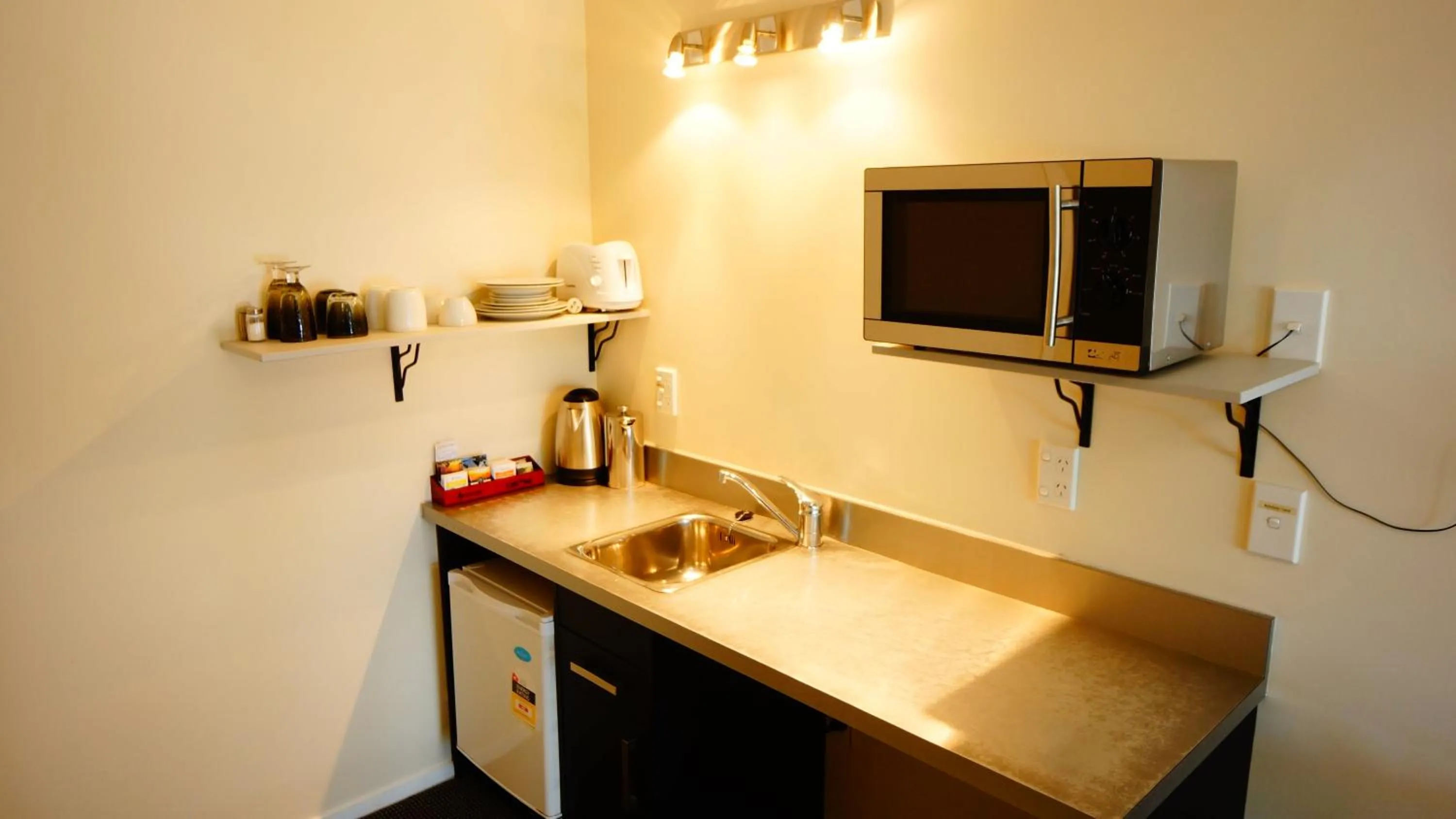 Kitchen or kitchenette in Waihi Motel