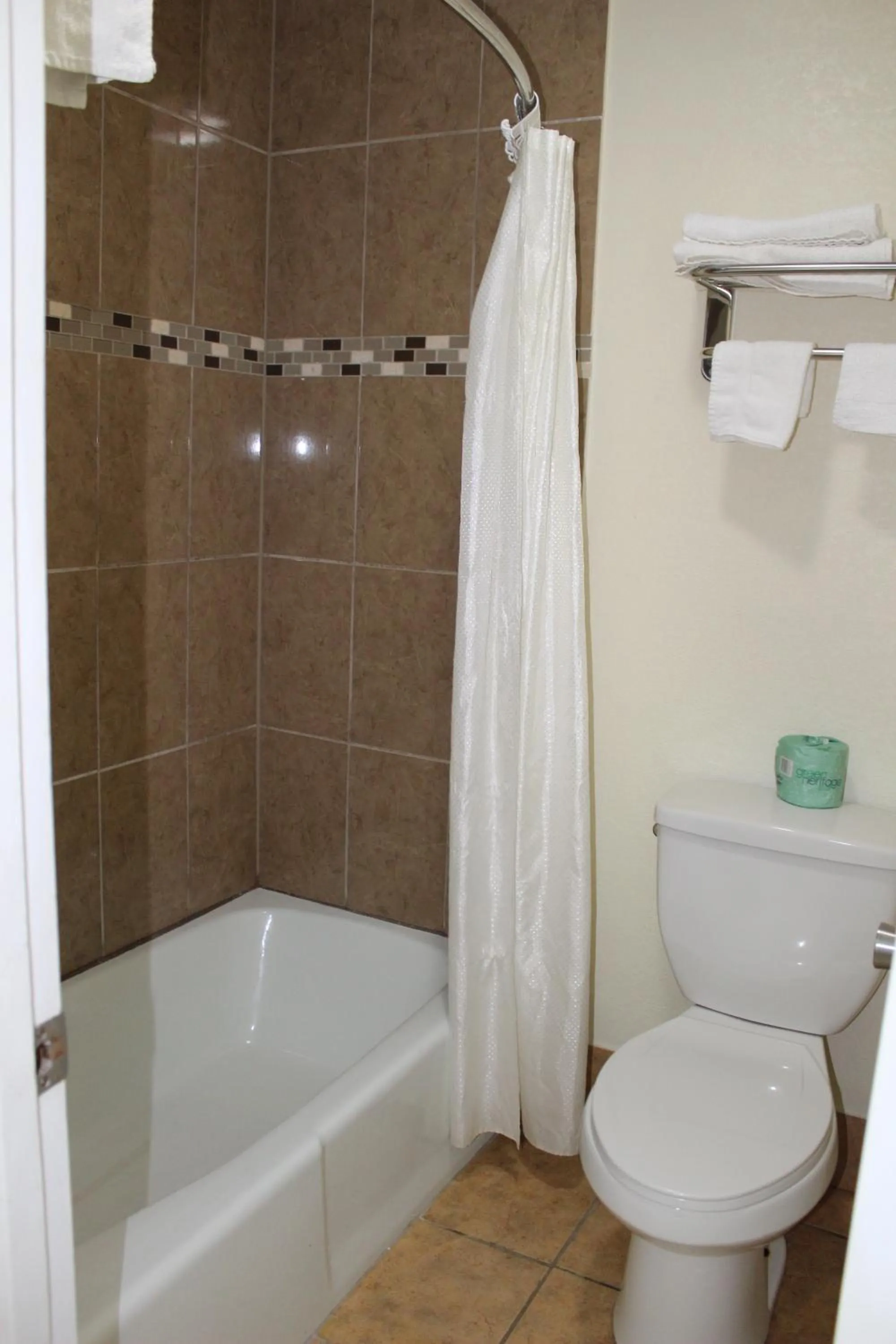 Bathroom in Evergreen Inn and R.V.