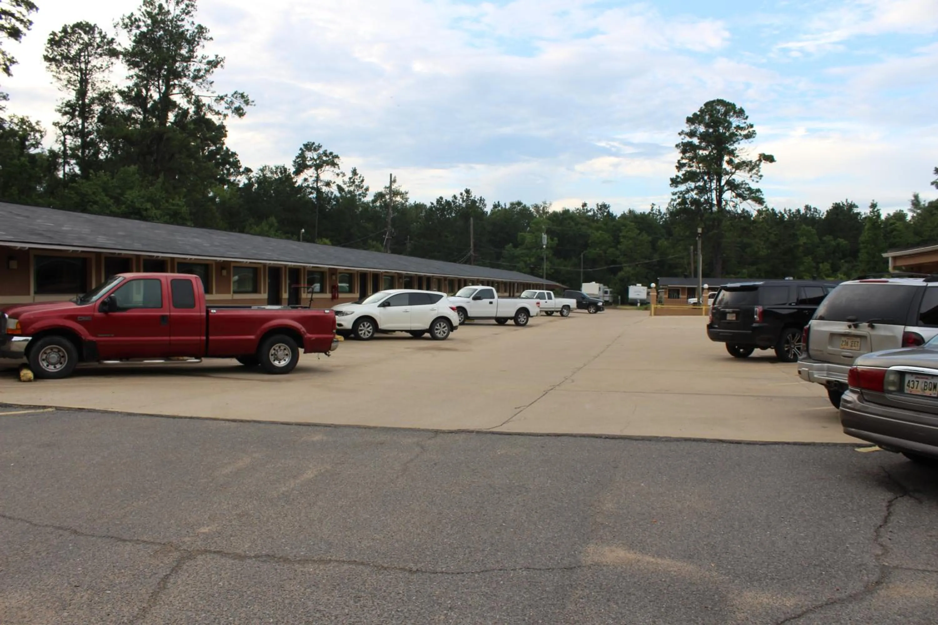 Parking in Evergreen Inn and R.V.