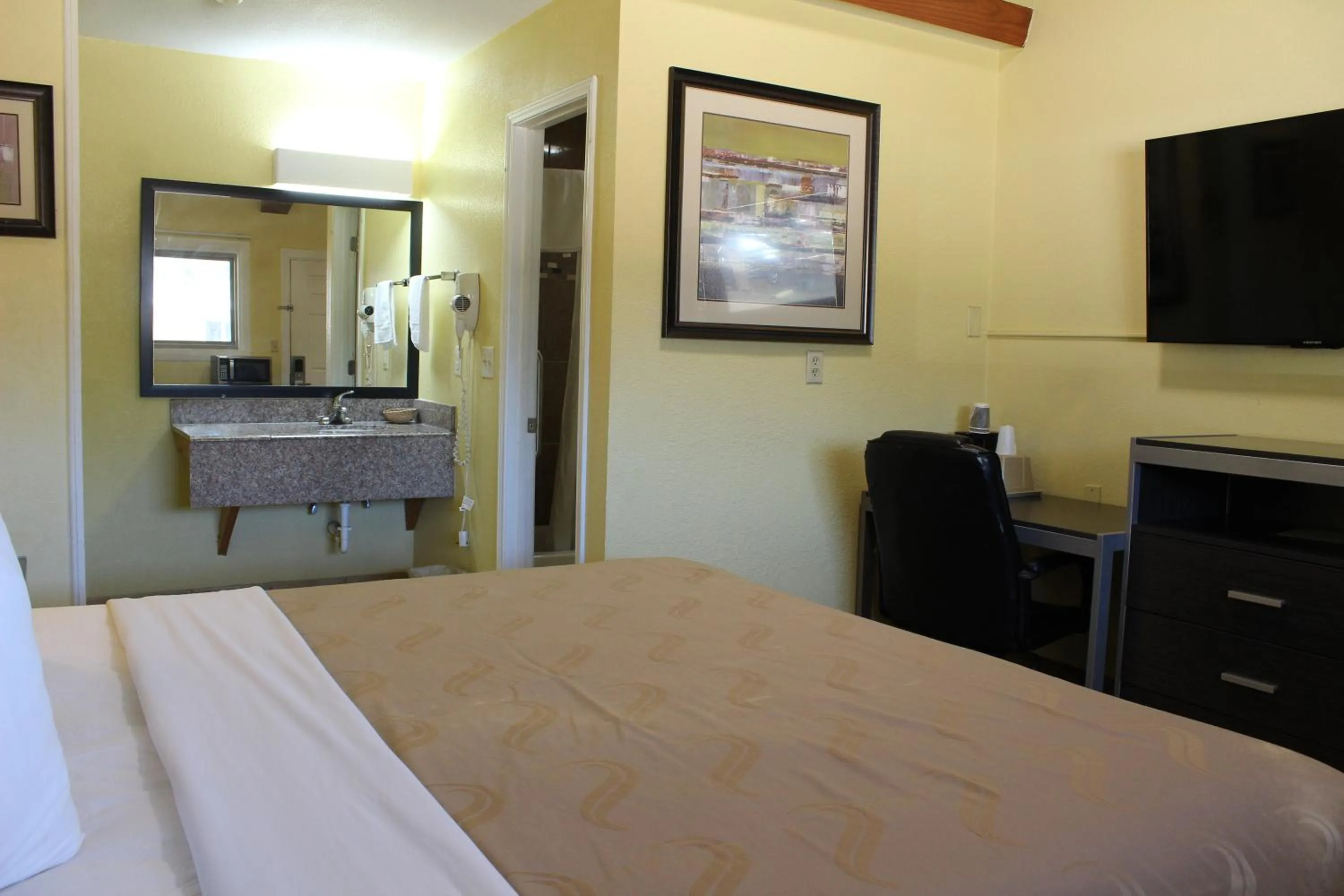 Bed in Evergreen Inn and R.V.