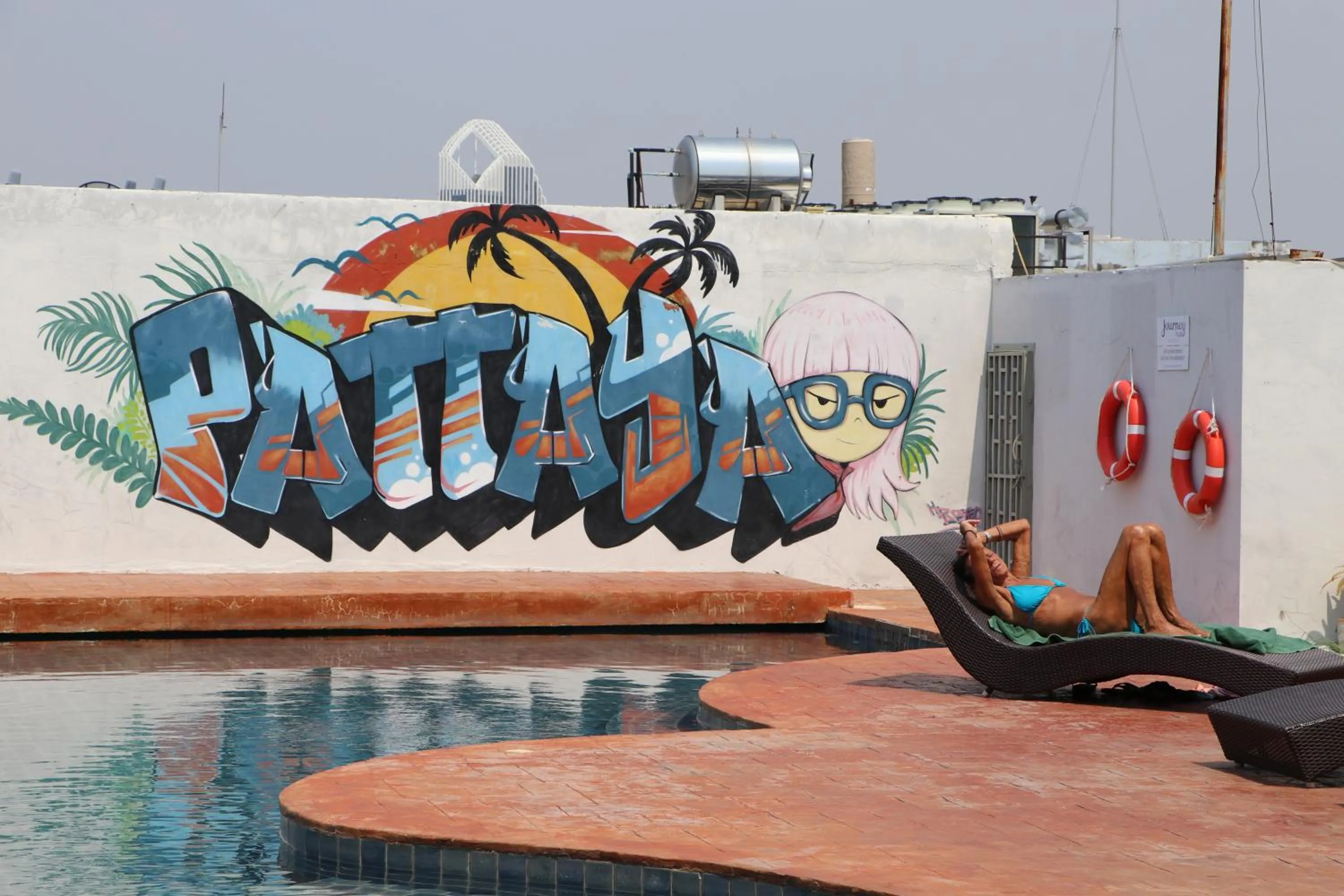 Swimming pool in Journeyhub Pattaya Central