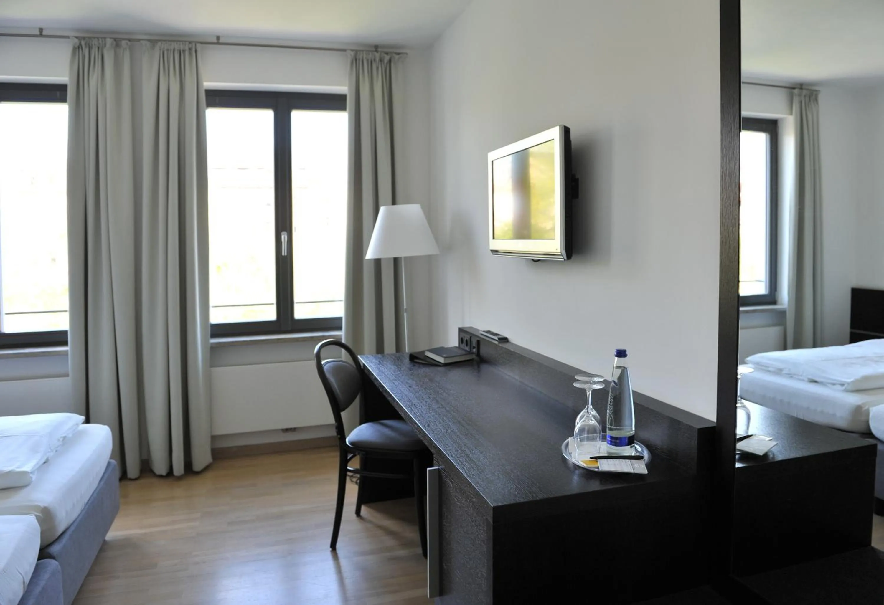 Photo of the whole room, Bed in Tandem Hotel