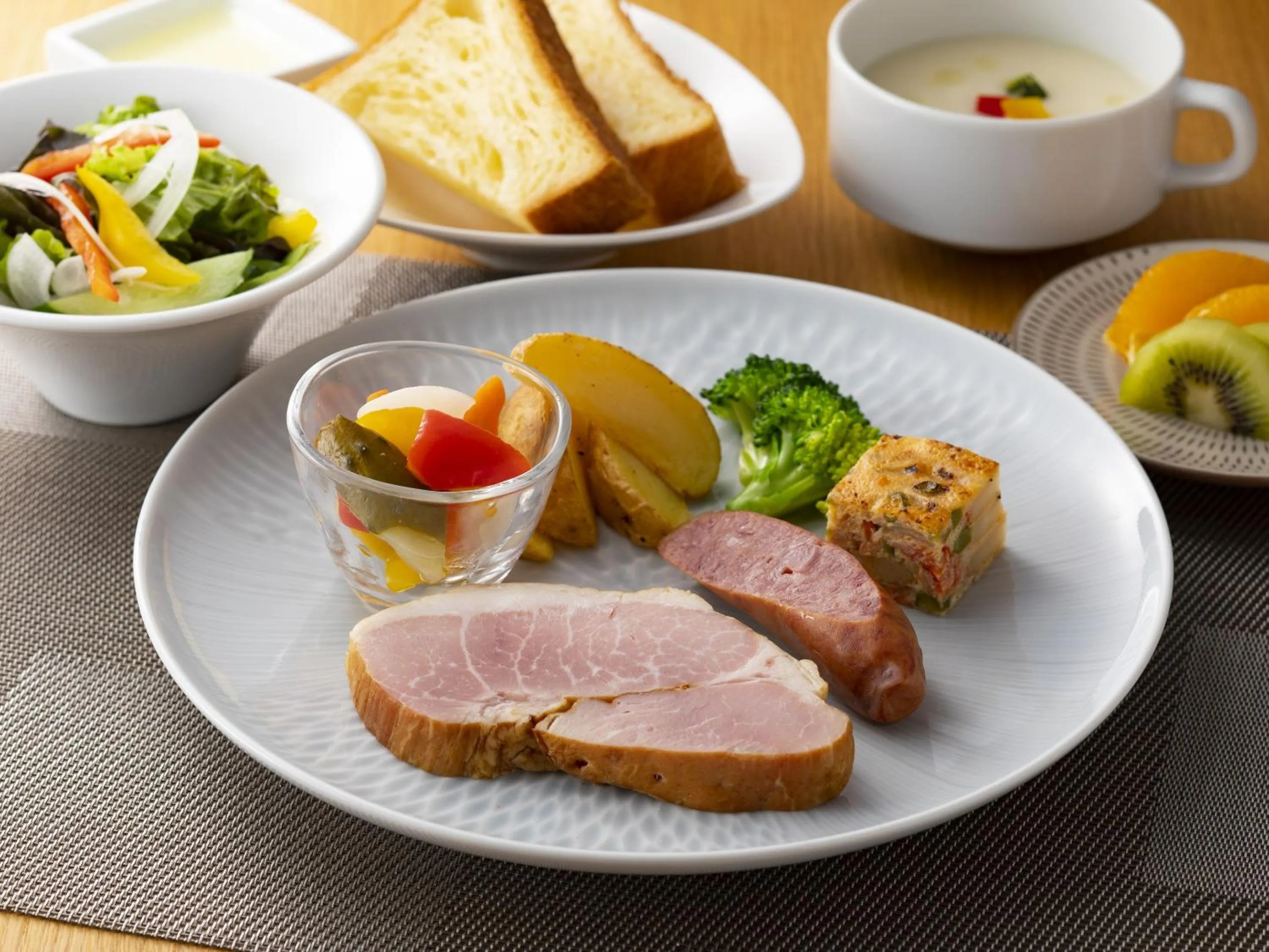 Restaurant/places to eat in JR Kyushu Hotel Blossom Fukuoka