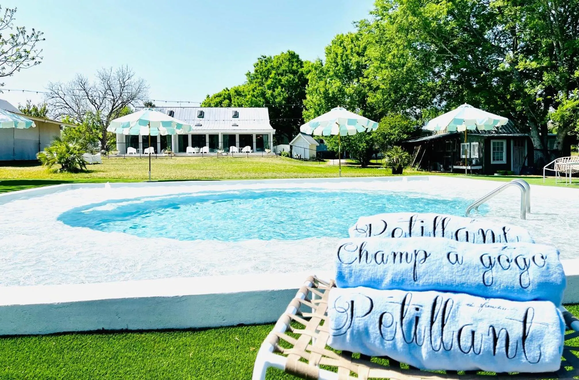 Swimming pool in The Frenchie