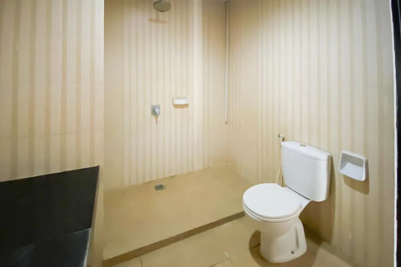 Bathroom in Capital O 472 Hotel Asyra