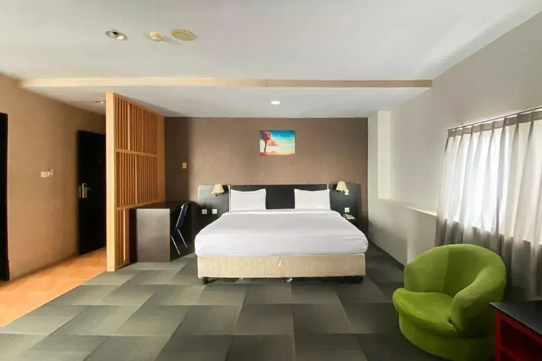 Deluxe Double Room in Capital O 472 Hotel Asyra Deluxe Double Room in Capital O 472 Hotel Asyra