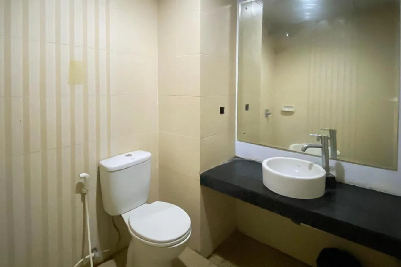 Bathroom in Capital O 472 Hotel Asyra